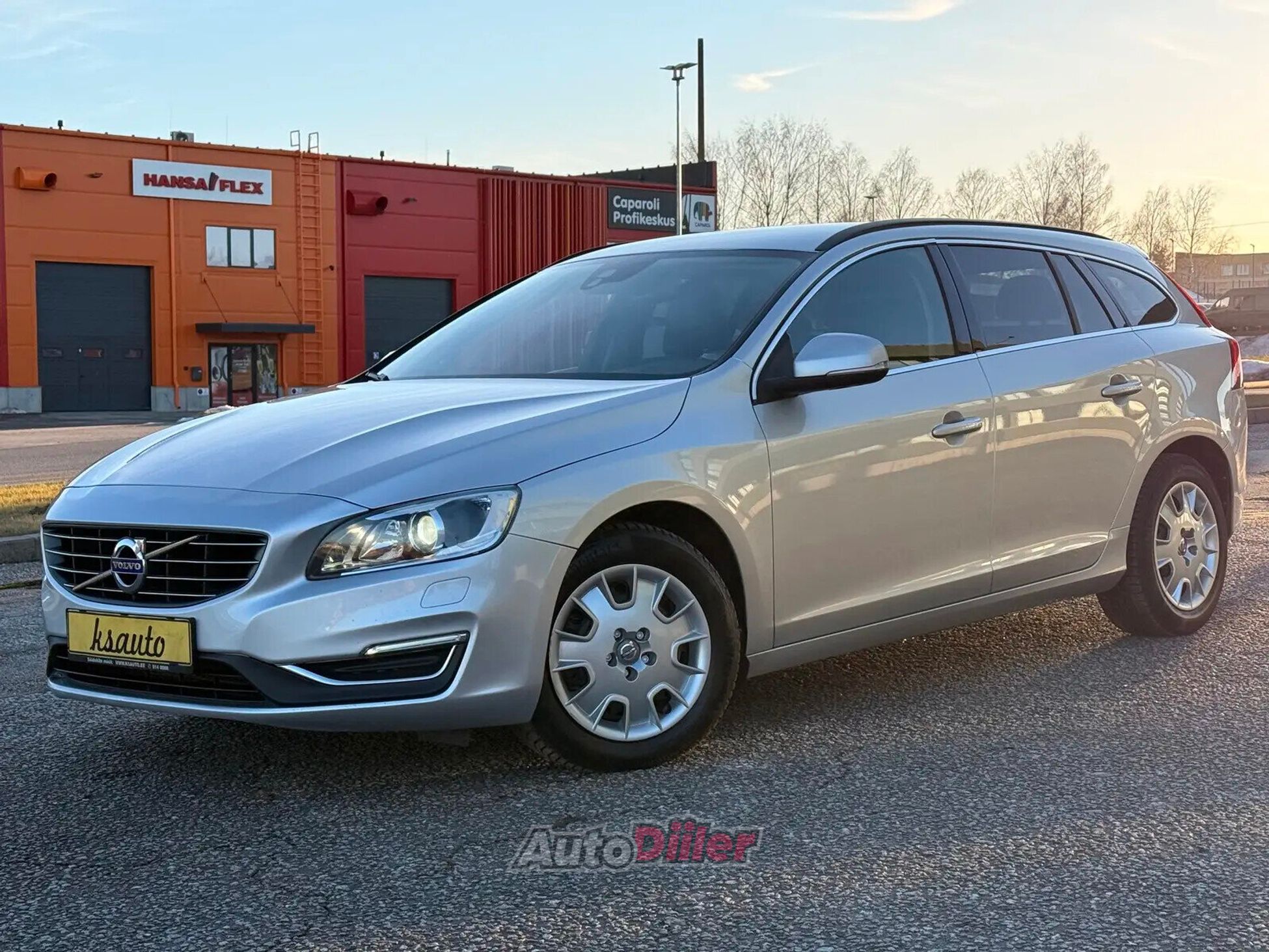 Volvo V60 Momentum Facelift 2.0 110kW 2016, kuva 3/10