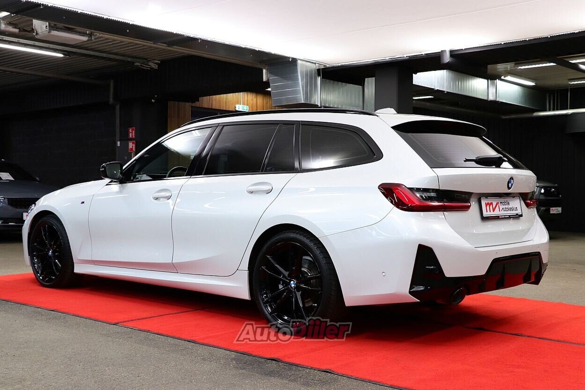 BMW 320 2024, photo 2/10