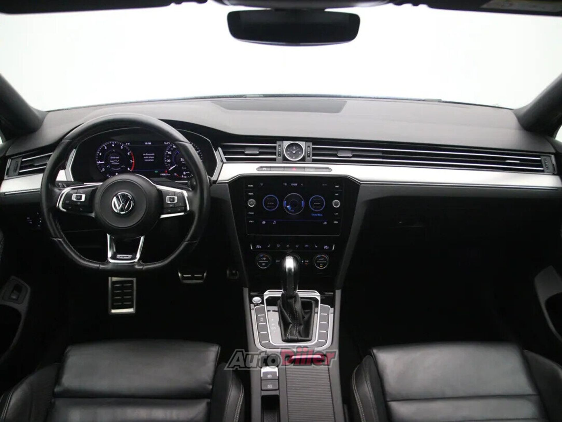 Volkswagen Passat 2019, photo 2/10
