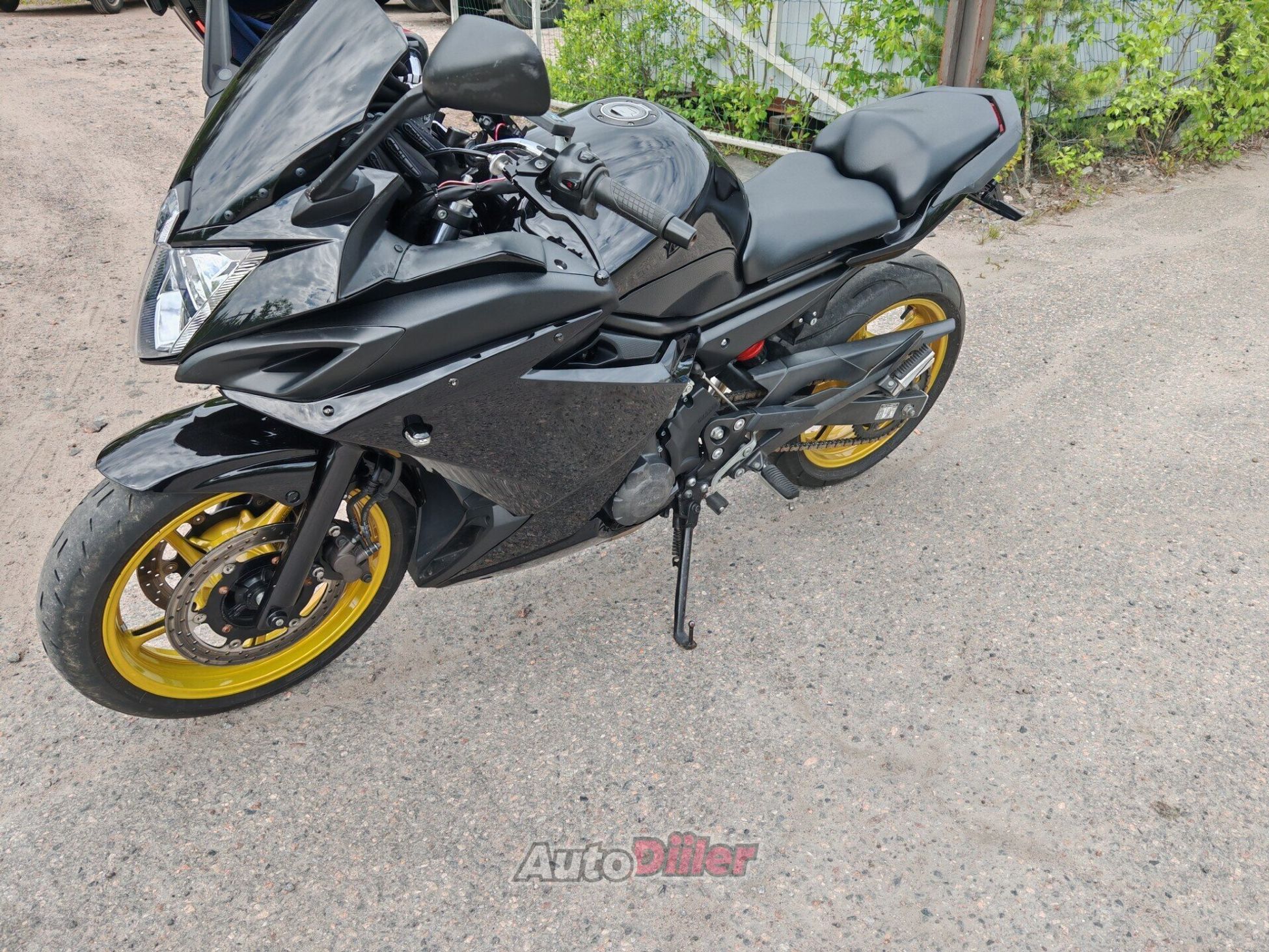 Yamaha FZR