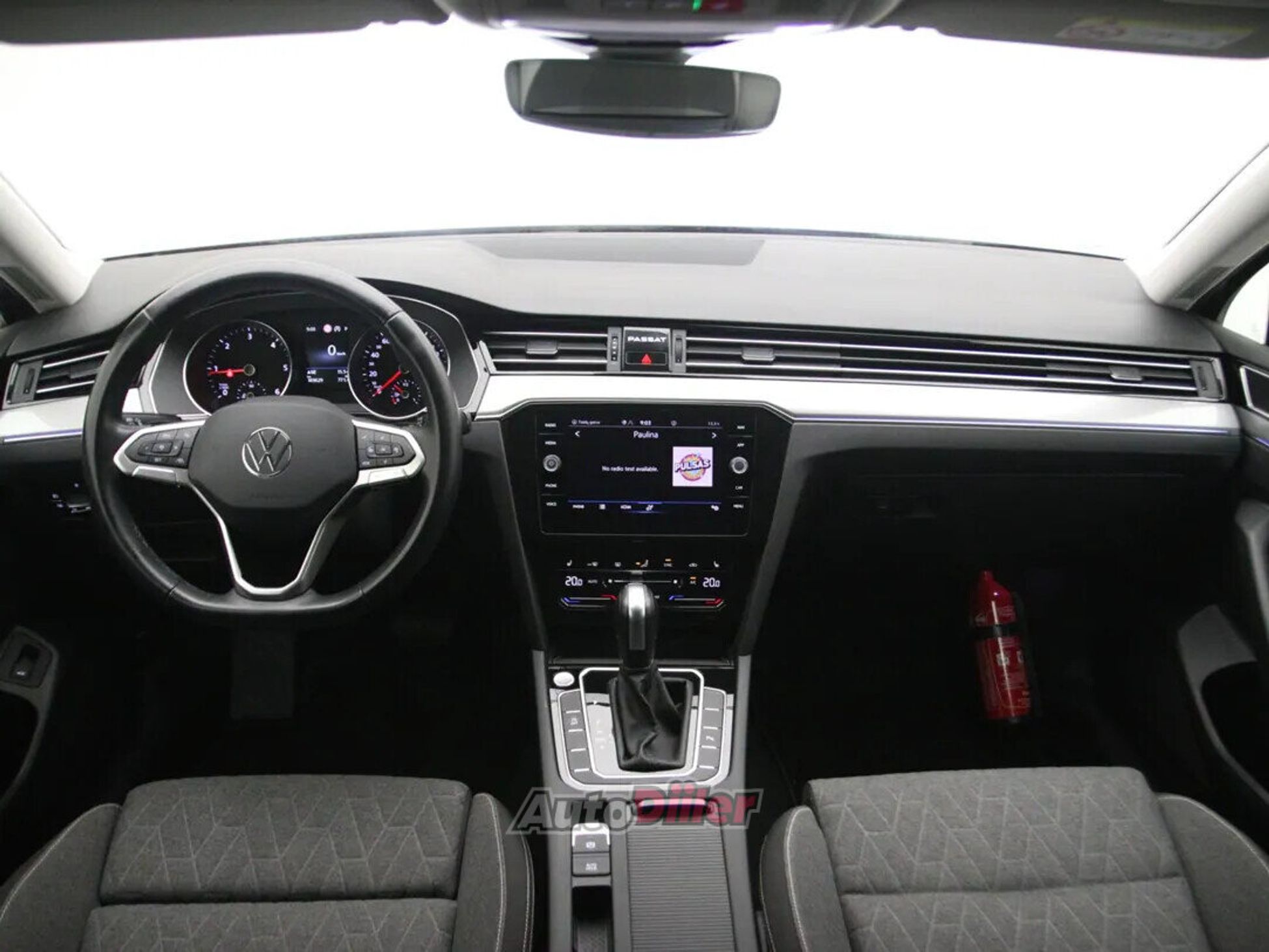 Volkswagen Passat 2023, photo 2/10