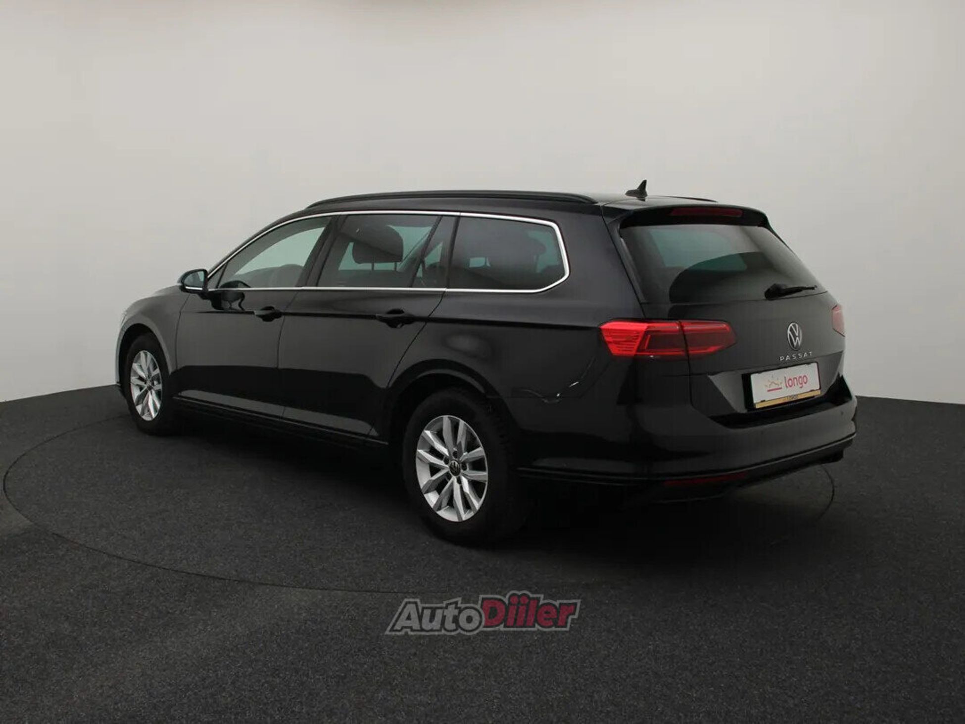 Volkswagen Passat 2023, photo 7/10