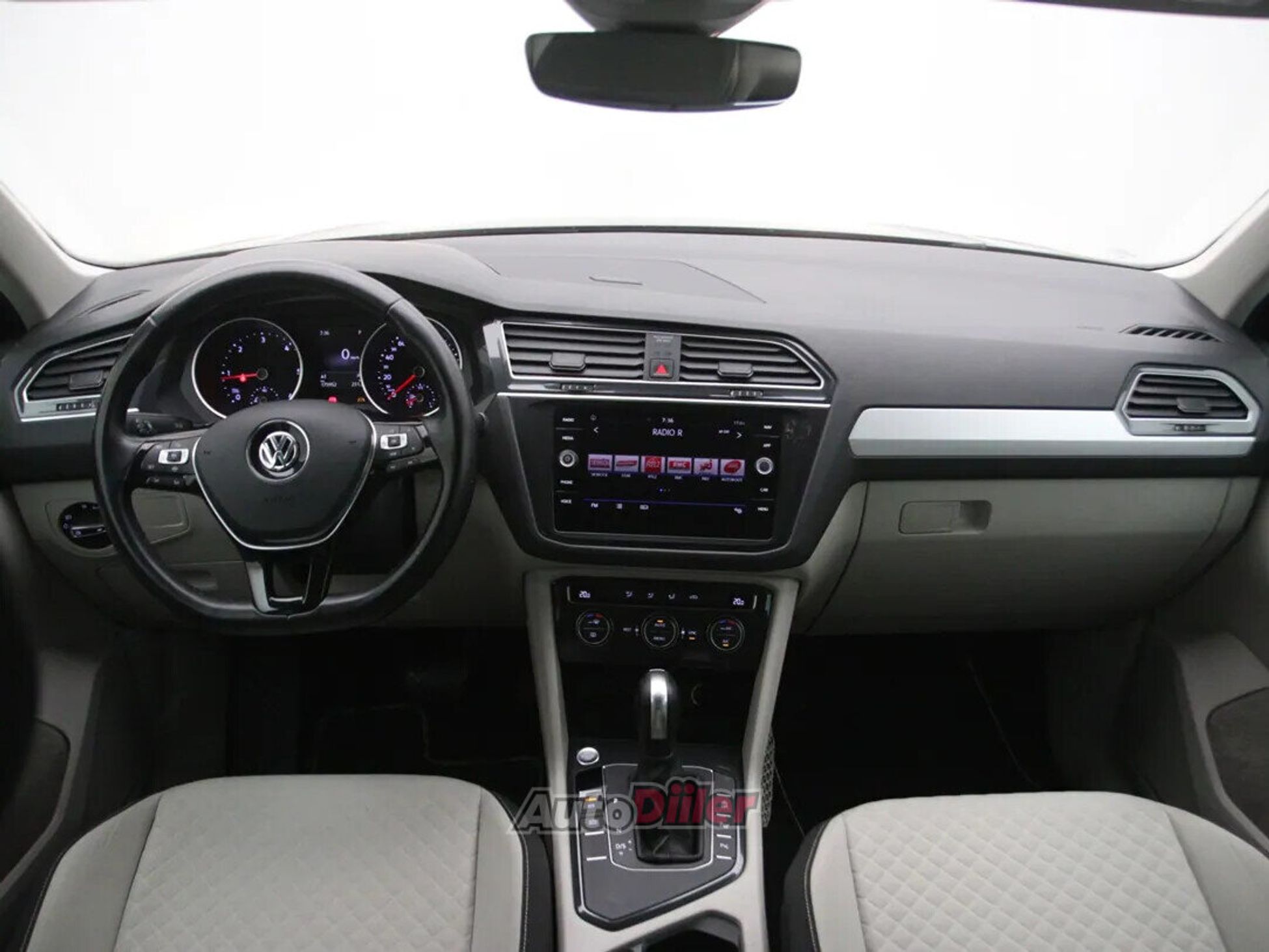 Volkswagen Tiguan 2020, photo 2/10