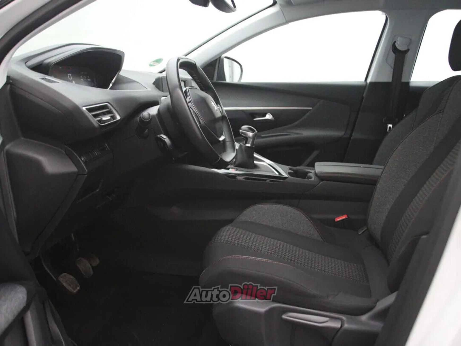 Peugeot 3008 Access 1.2 96kW 2019, photo 4/10