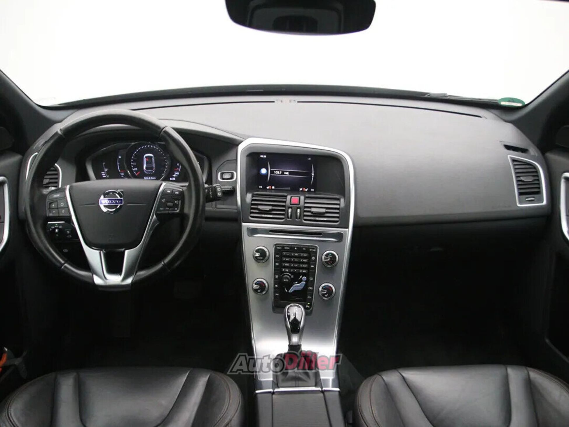 Volvo XC60 Polar+ 2.0 140kW 2017, photo 2/10