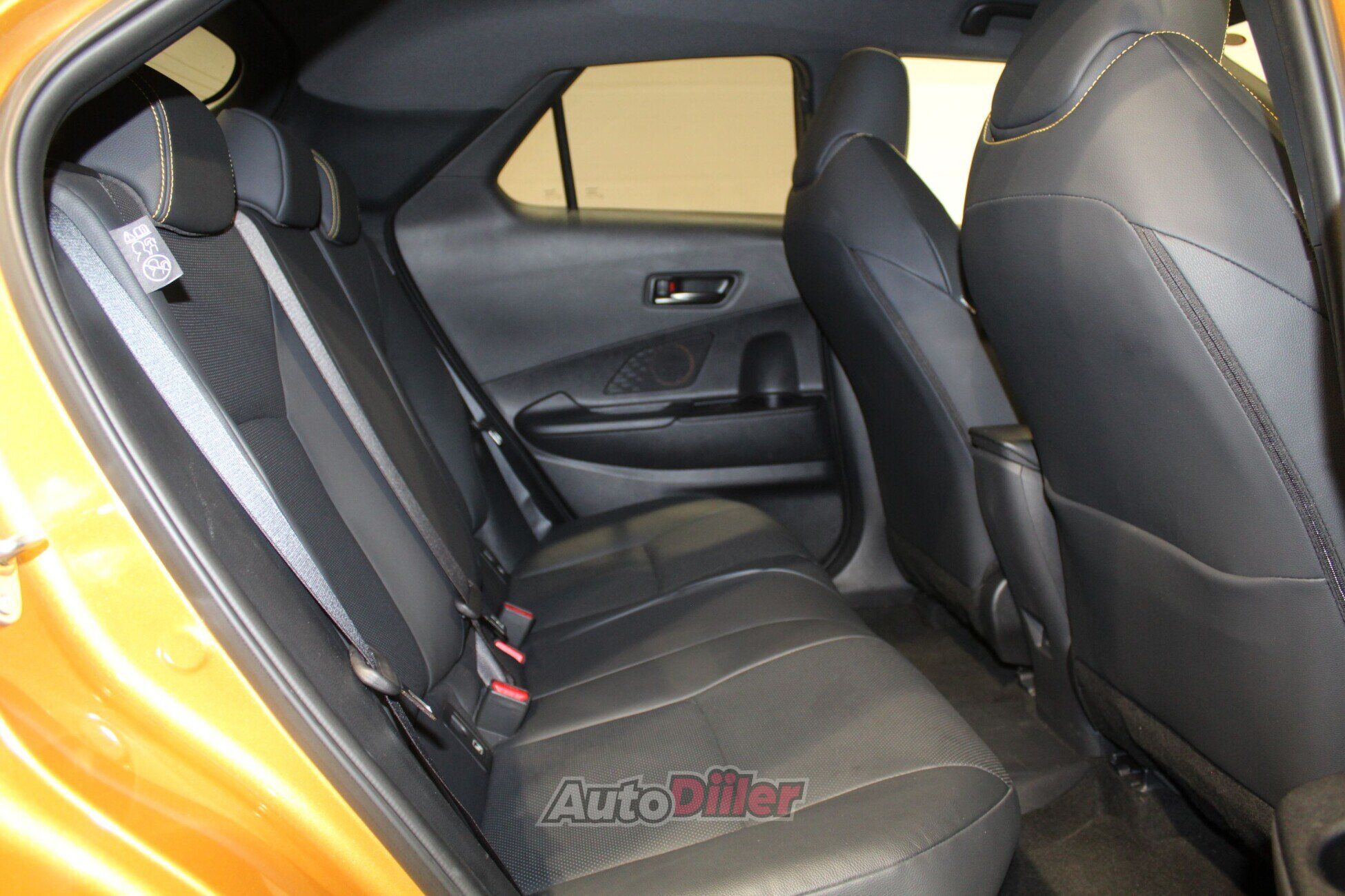 Toyota C-HR 2024, photo 3/10