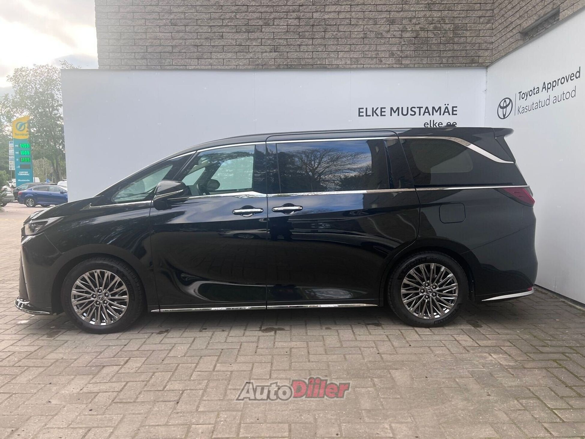 Lexus LM 350 2.5 140kW 2024, photo 3/10