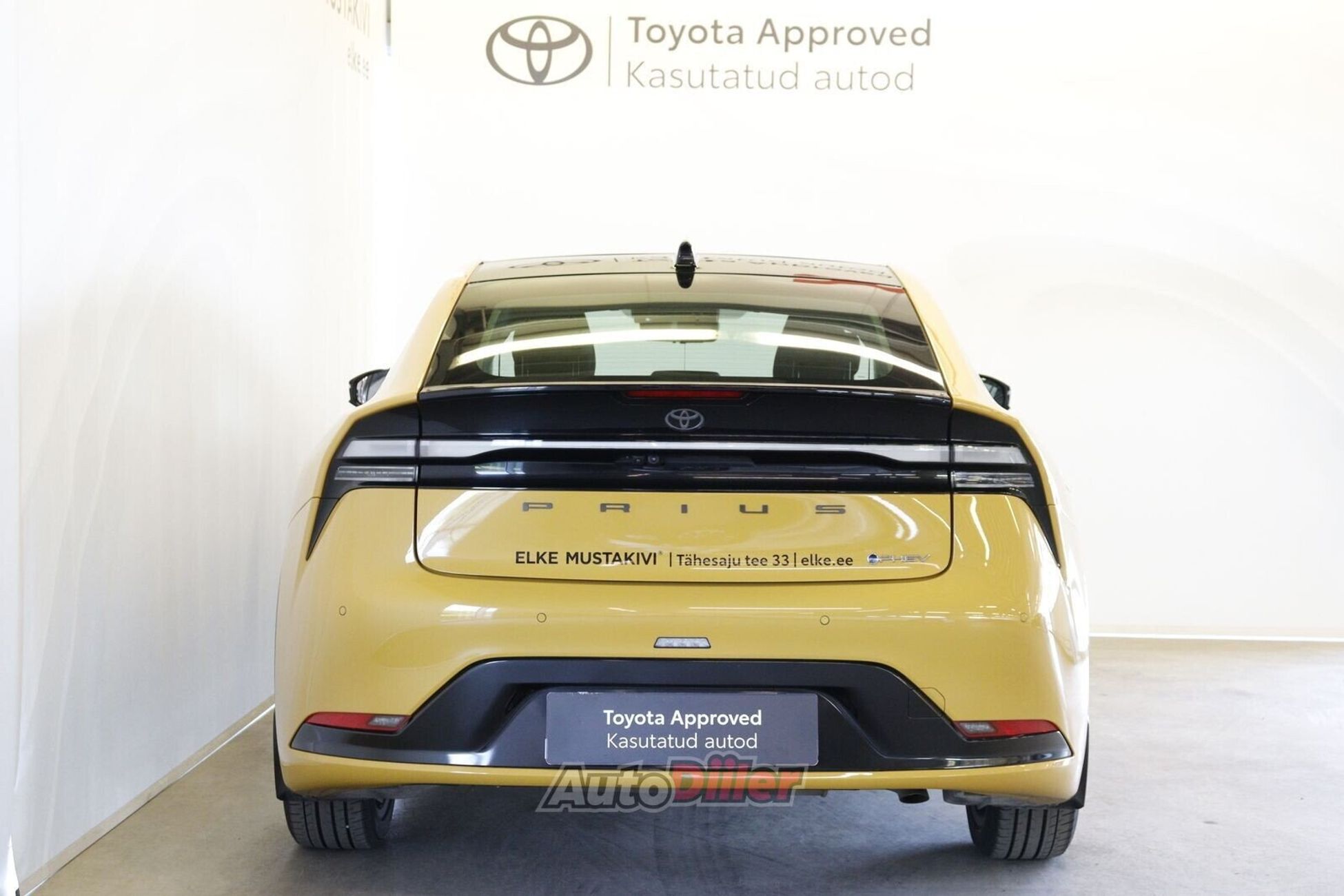 Toyota Prius Luxury 2.0 111kW 2023, photo 4/10