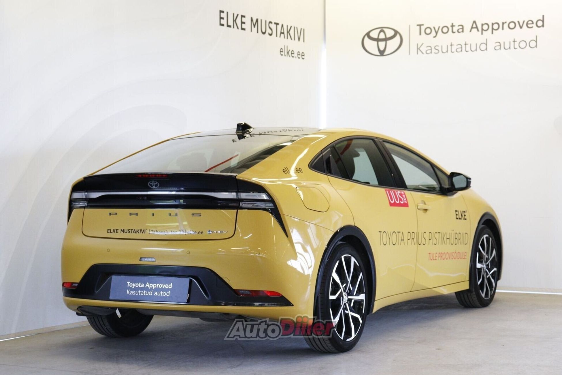 Toyota Prius Luxury 2.0 111kW 2023, photo 2/10