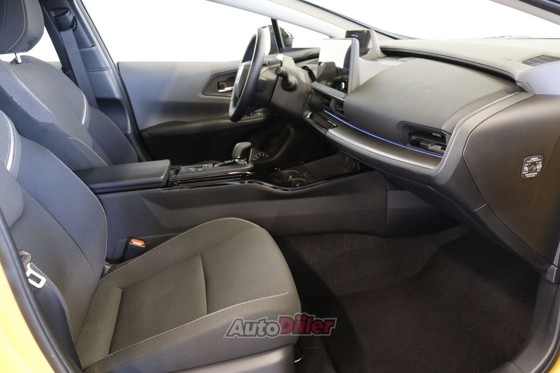 Toyota Prius Luxury 2.0 111kW 2023, photo 6/10