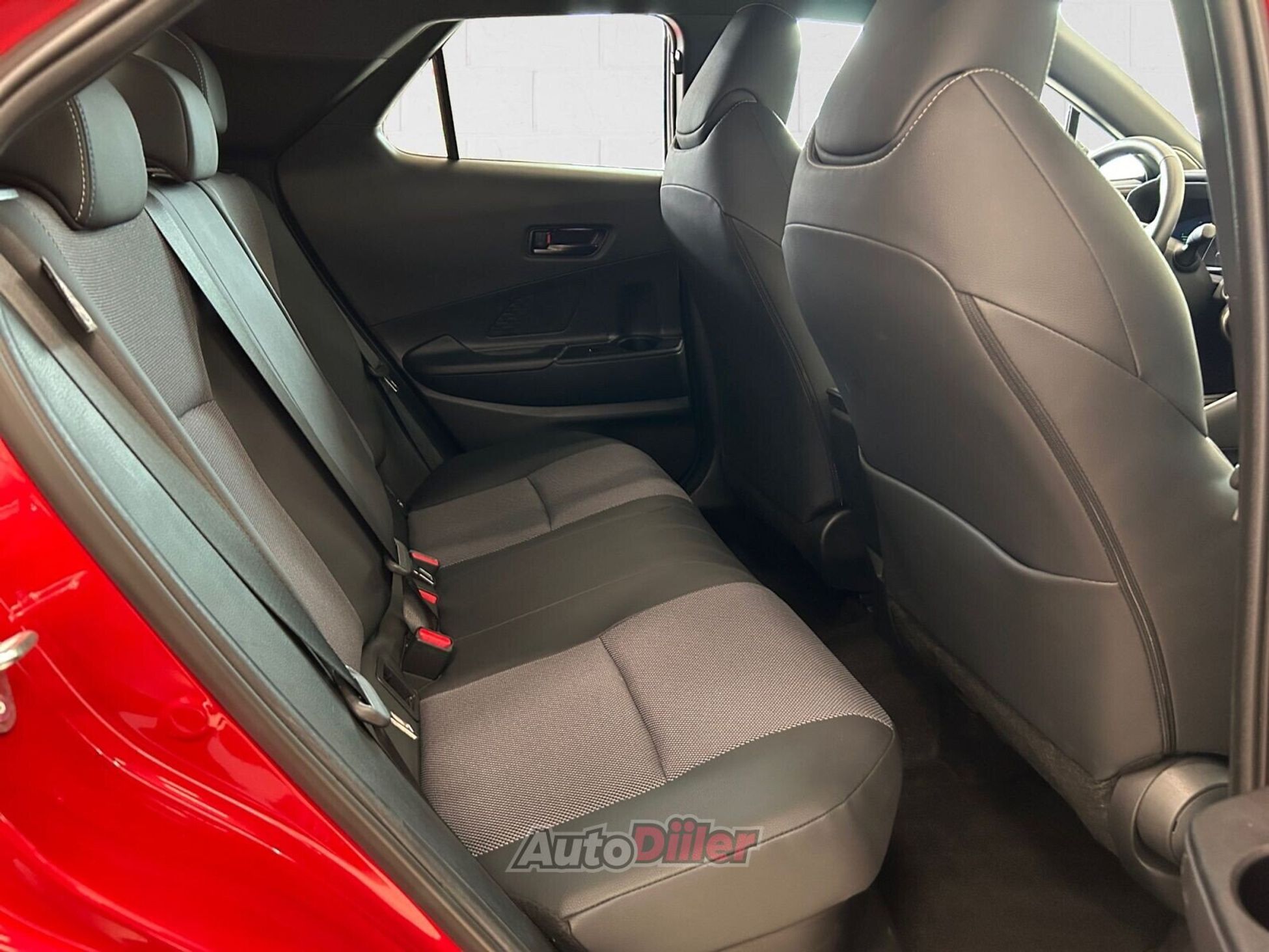 Toyota C-HR 2025, photo 7/10