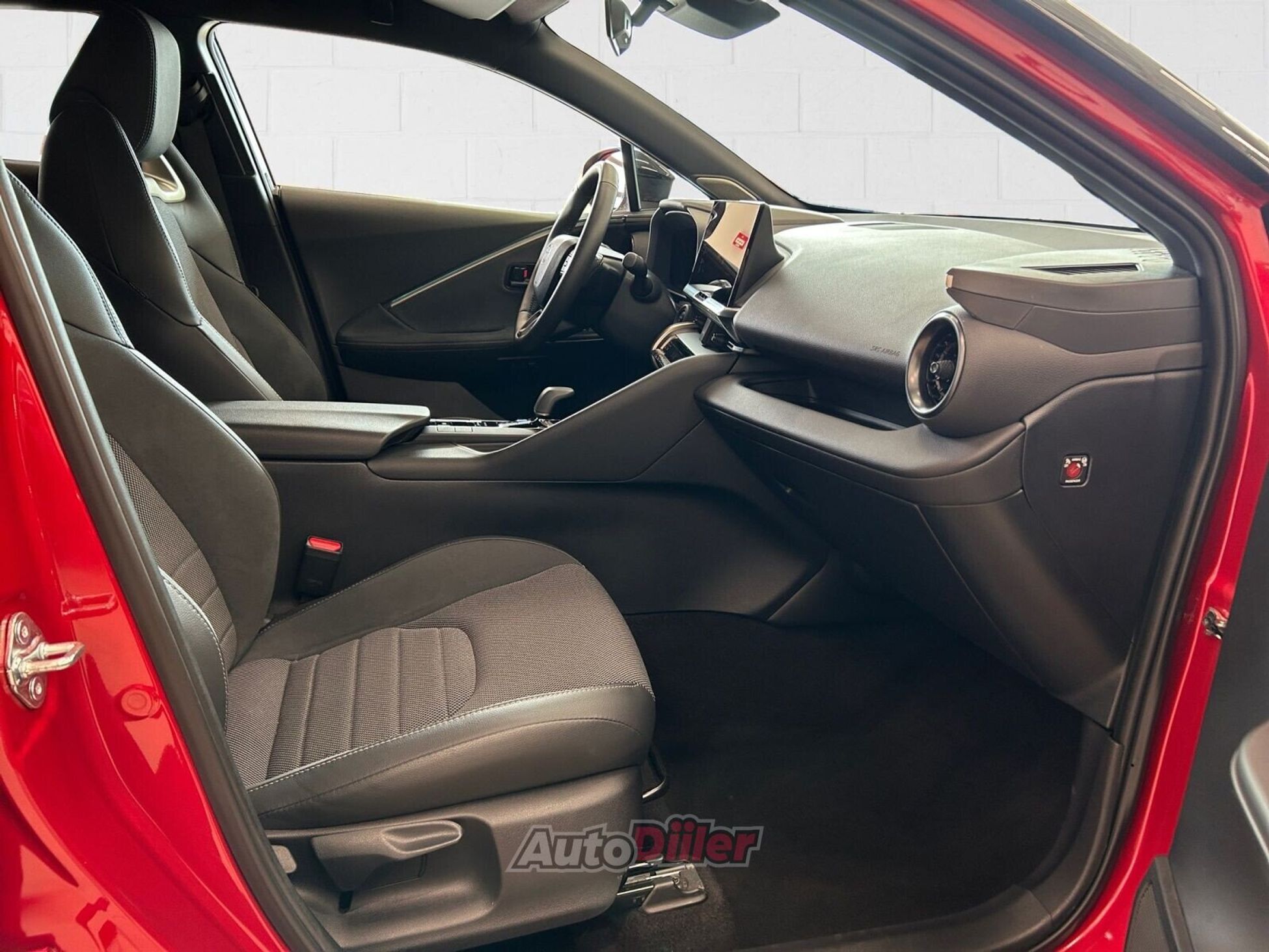 Toyota C-HR 2025, photo 6/10
