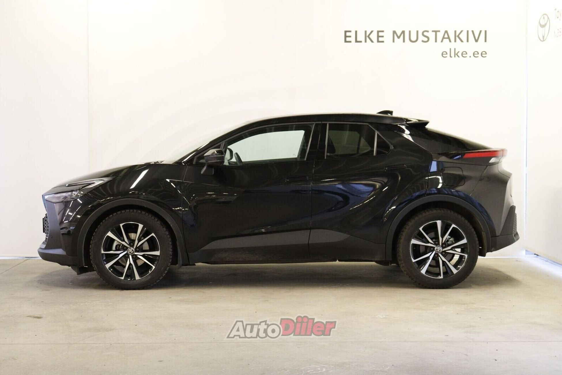 Toyota C-HR 2024, photo 3/10