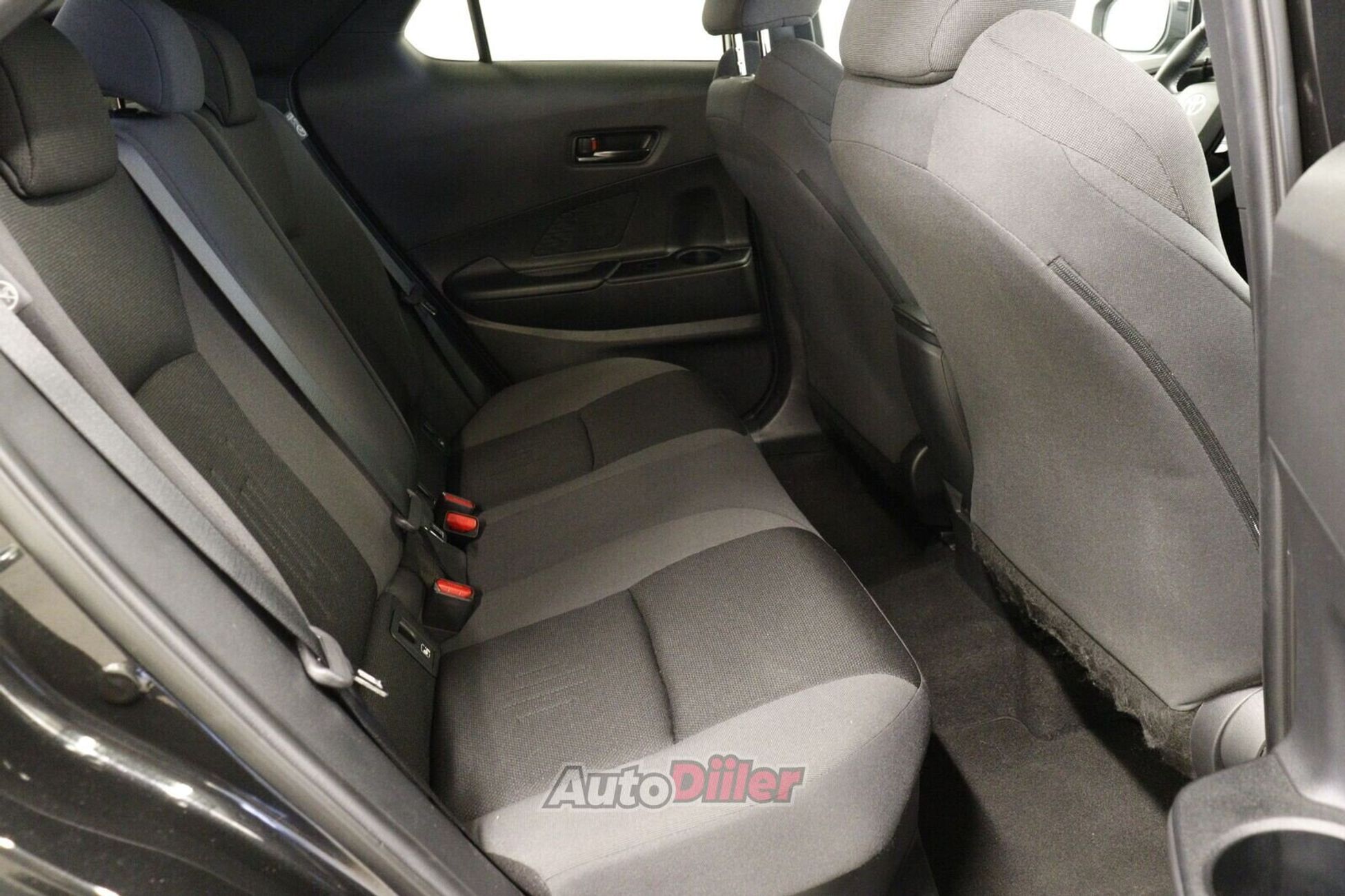 Toyota C-HR 2024, photo 7/10