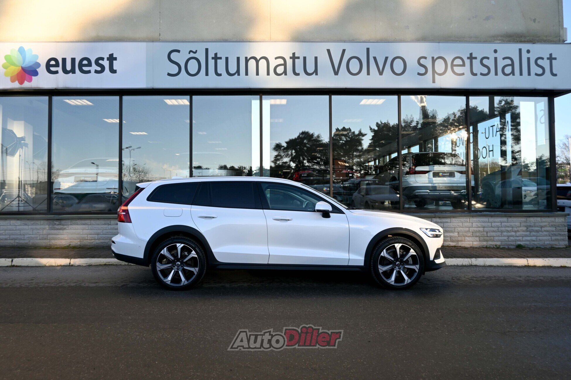 Volvo V60 Cross Country 2024, photo 7/10