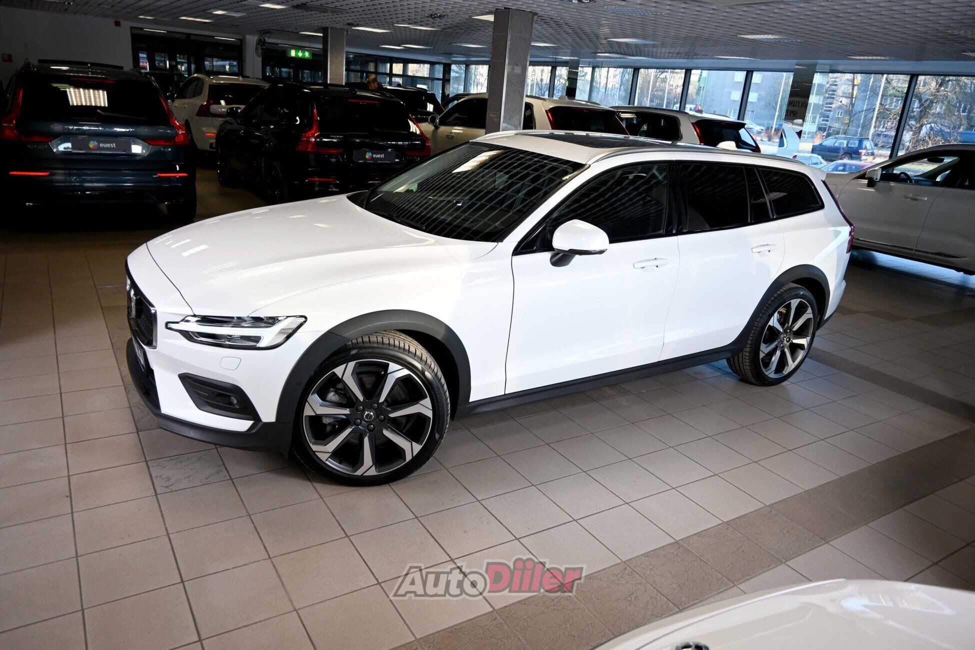 Volvo V60 Cross Country 2024, photo 6/10