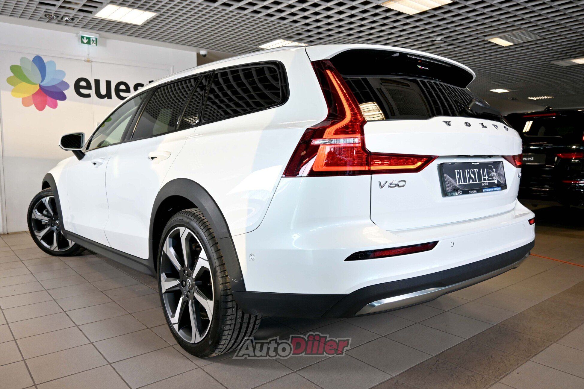 Volvo V60 Cross Country 2024, photo 3/10