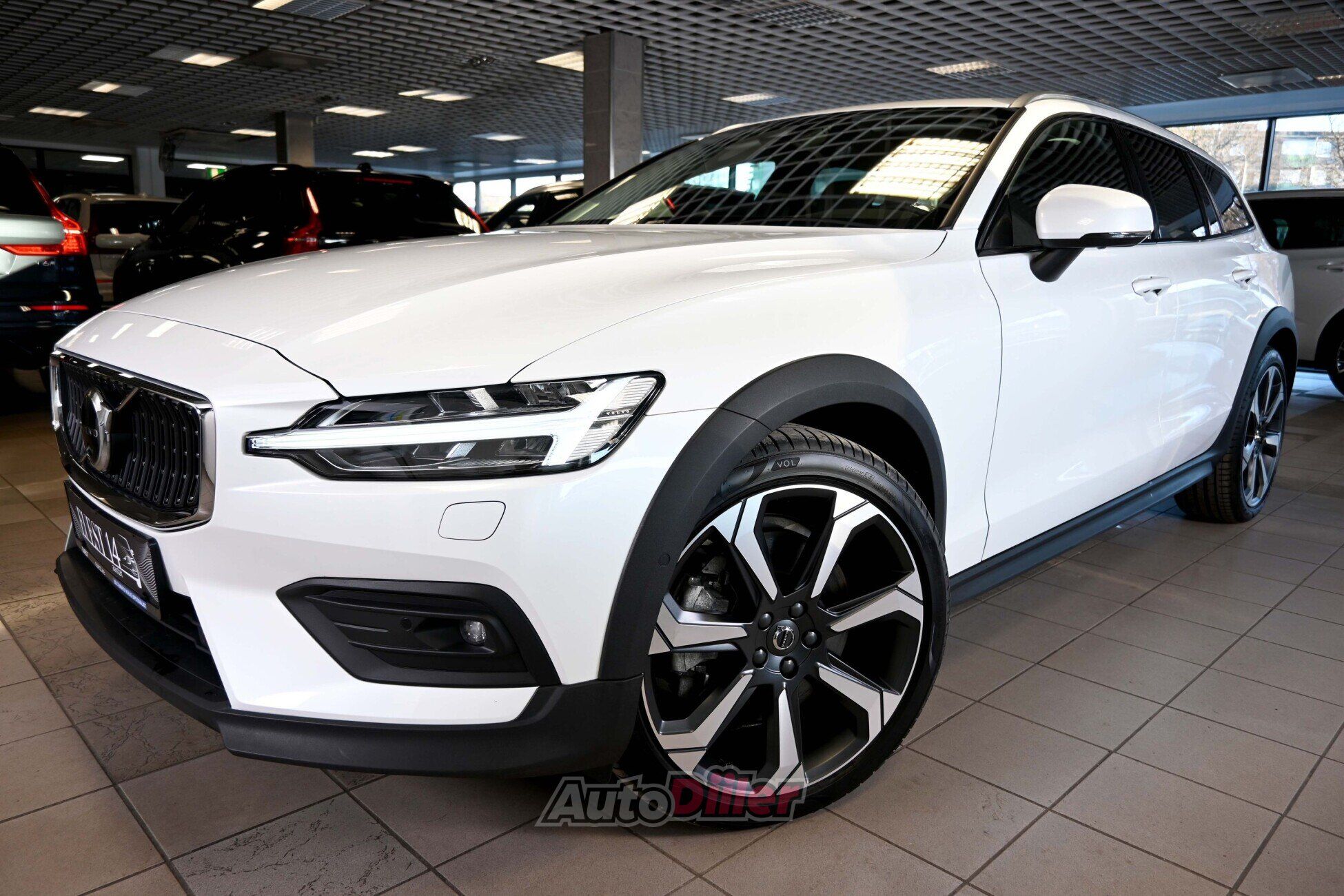 Volvo V60 Cross Country 2024, photo 4/10