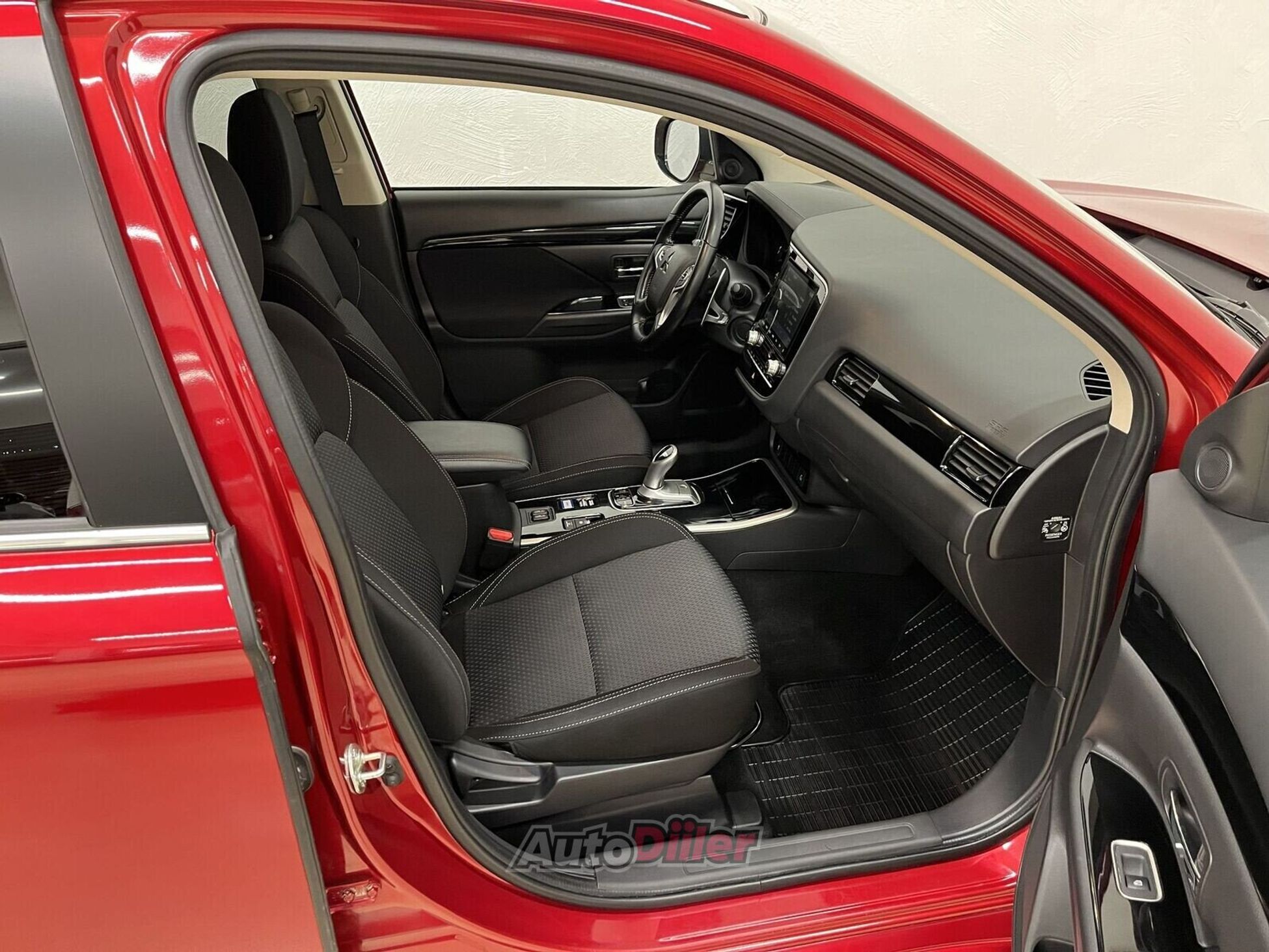 Mitsubishi Outlander Instyle 2.4 99kW 2021, photo 5/10