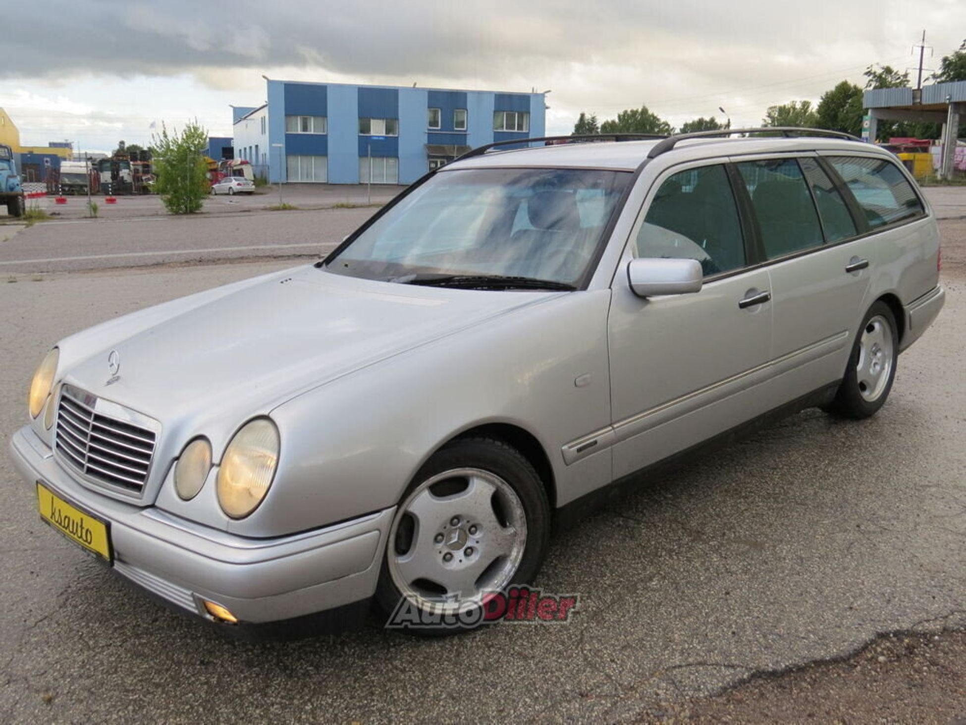 Mercedes-Benz E 200 1998, kuva 3/10