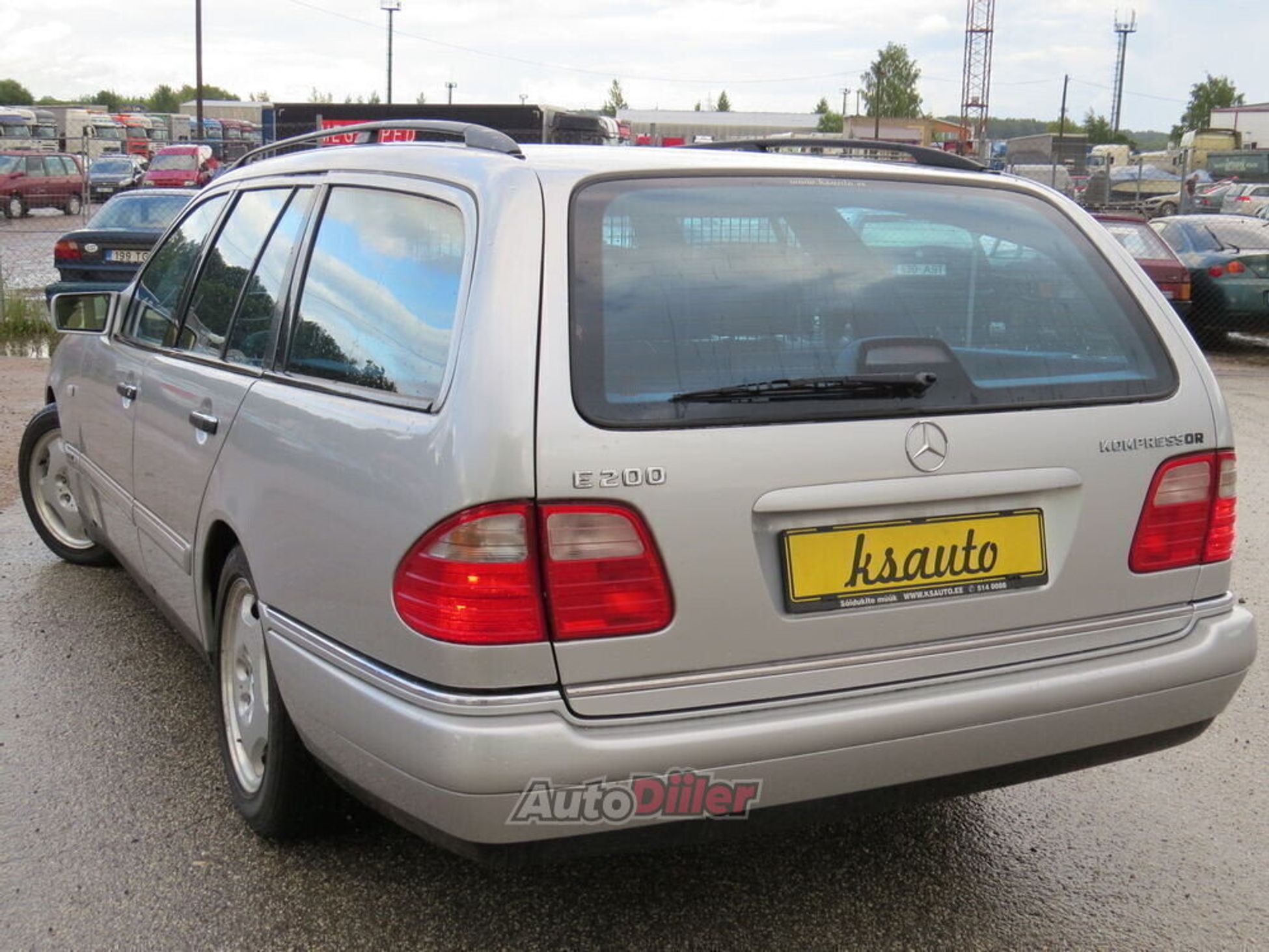 Mercedes-Benz E 200 1998, kuva 2/10