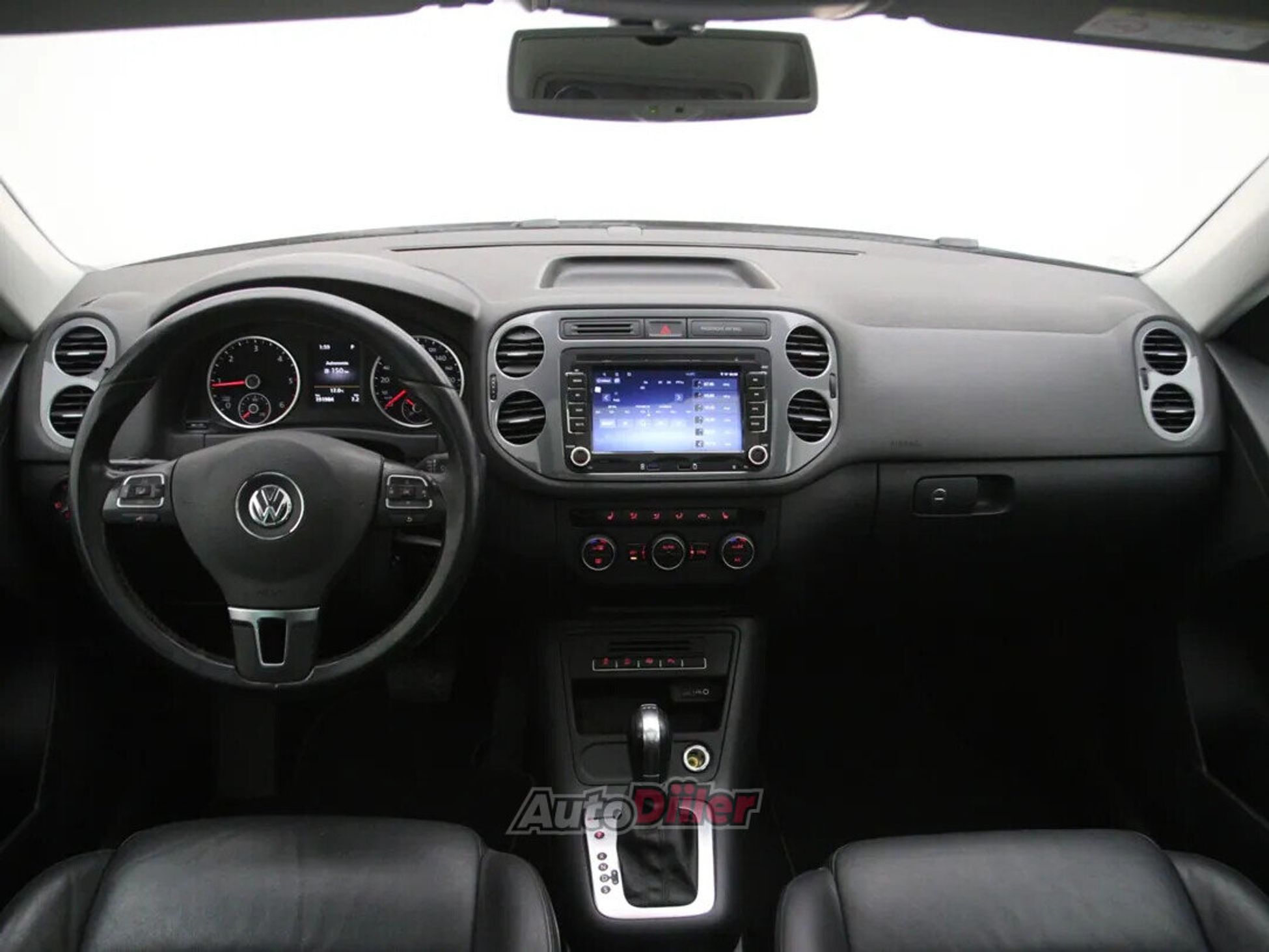 Volkswagen Tiguan 2015, photo 2/10