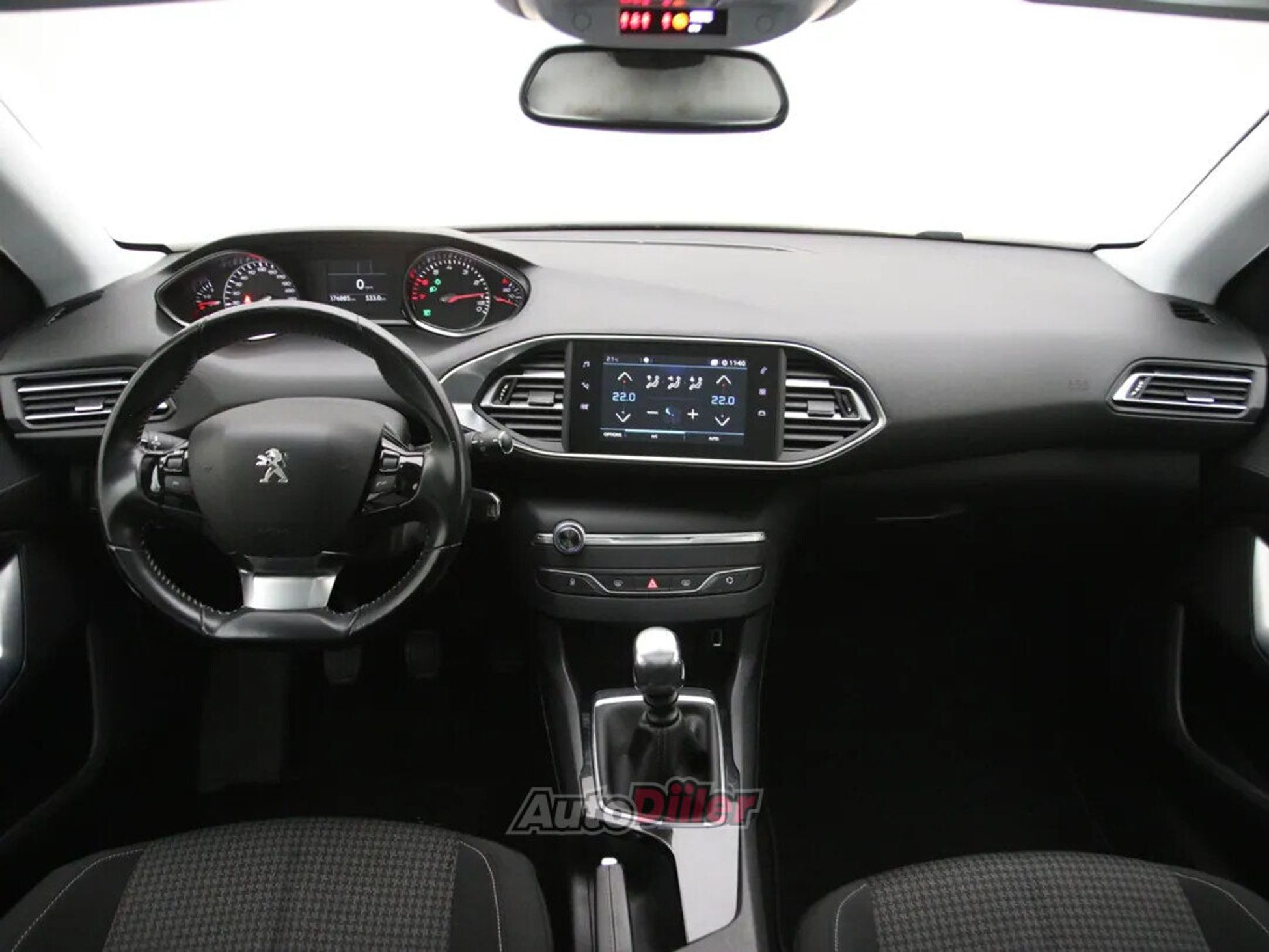 Peugeot 308 Executive 1.2 81kW 2018, kuva 2/10