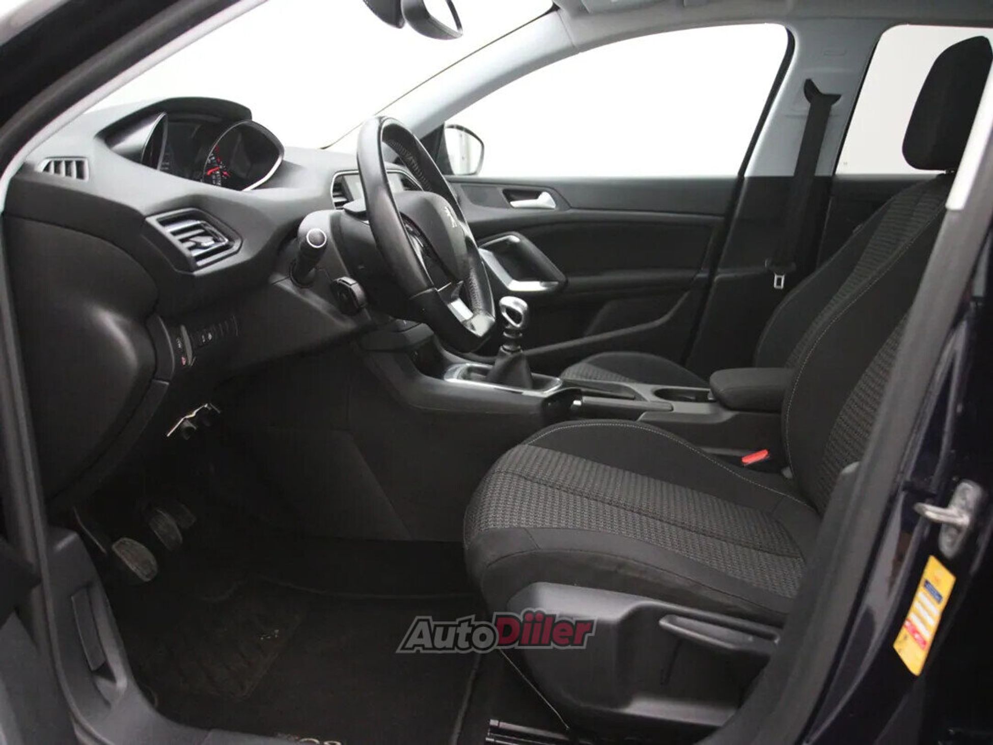 Peugeot 308 Executive 1.2 81kW 2018, kuva 4/10