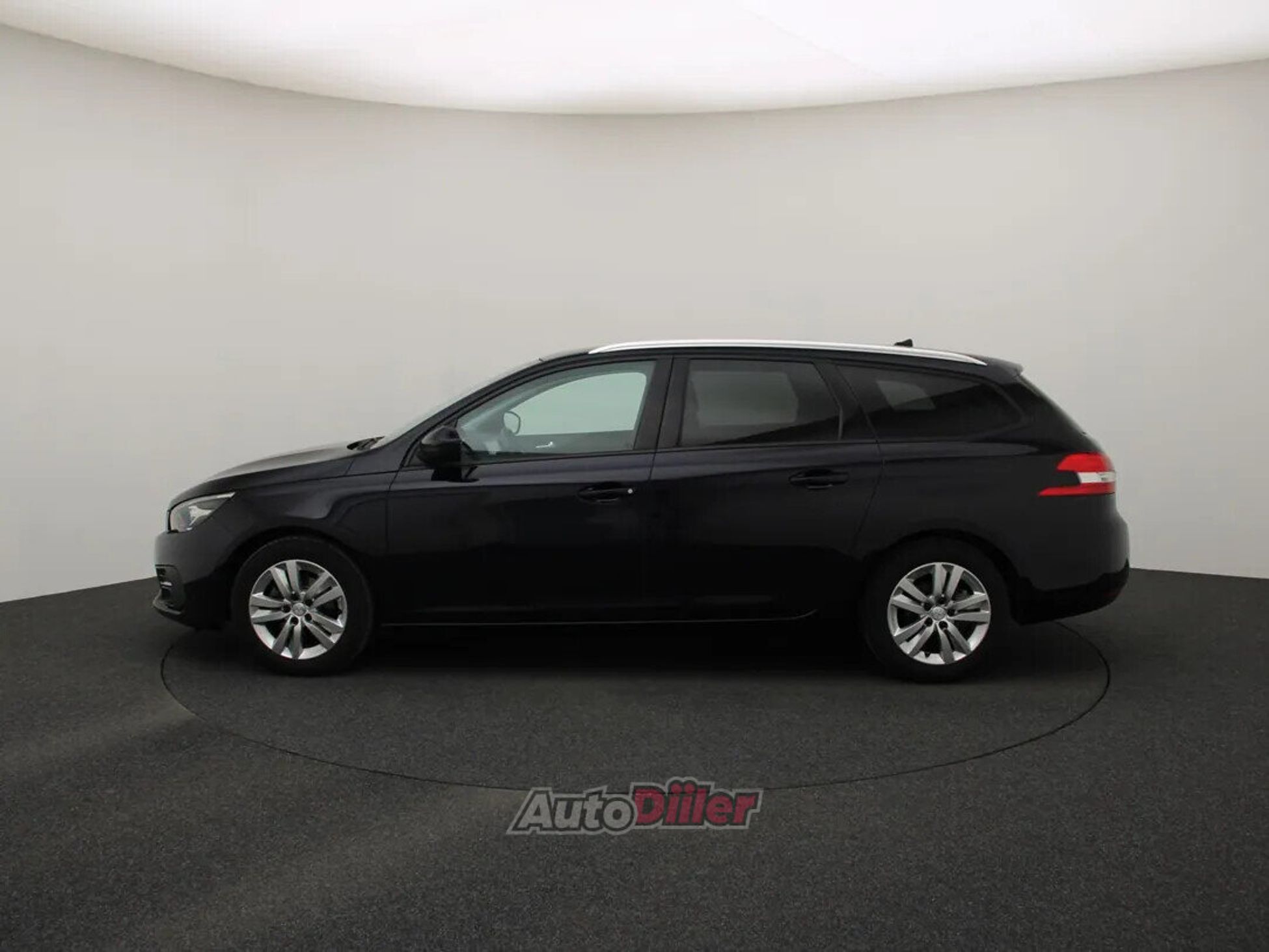 Peugeot 308 Executive 1.2 81kW 2018, kuva 6/10