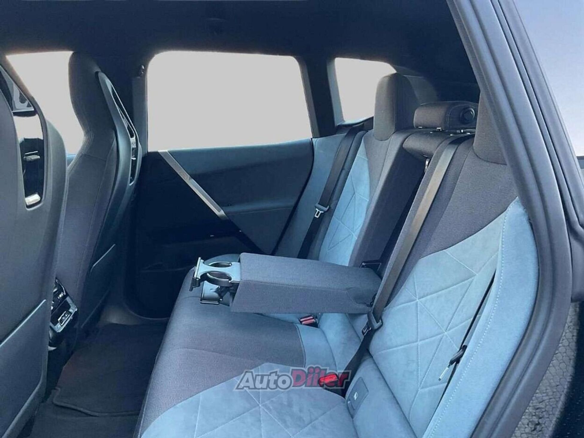 BMW iX xDrive 40 240kW 2025, kuva 4/10
