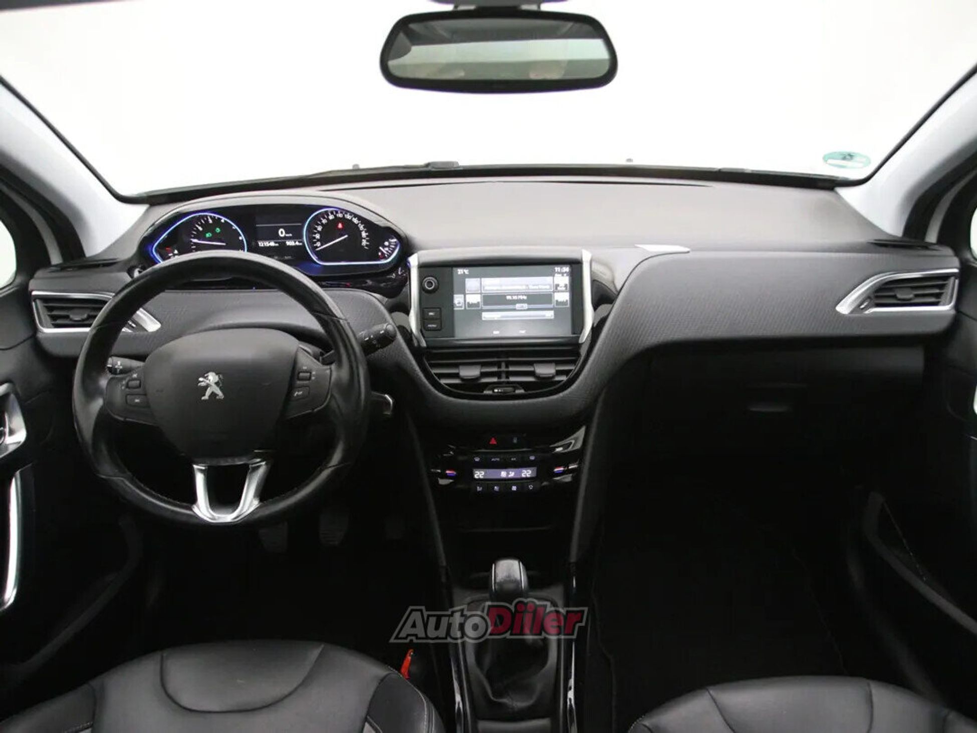 Peugeot 2008 Executive 1.2 81kW 2016, photo 2/10