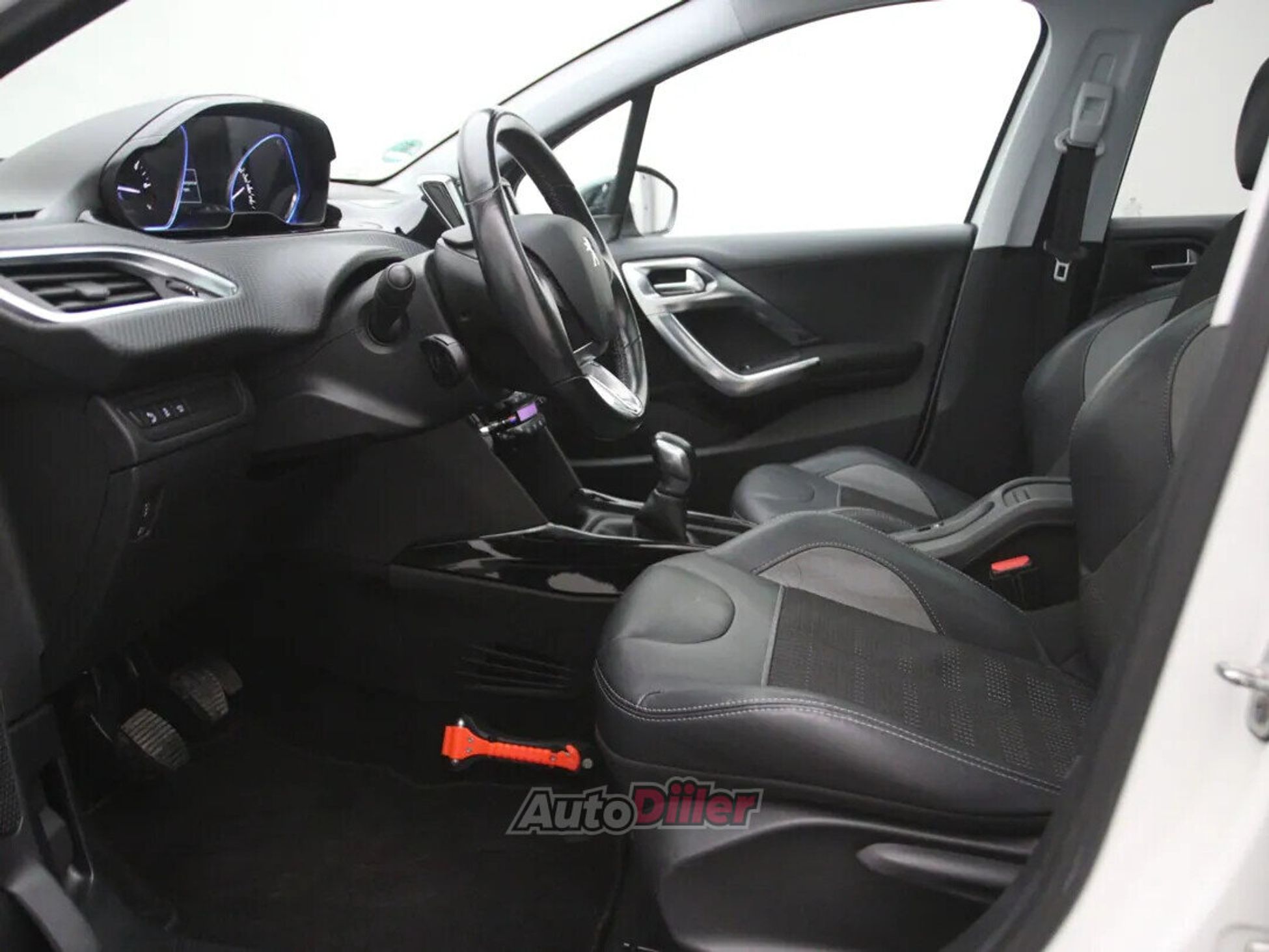 Peugeot 2008 Executive 1.2 81kW 2016, photo 4/10