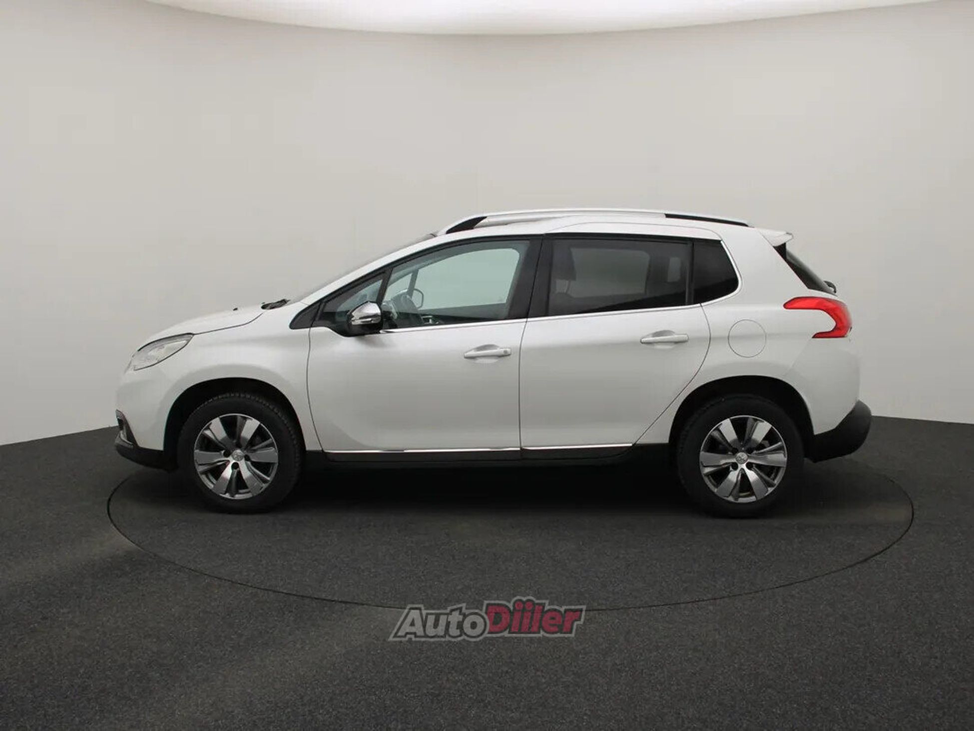 Peugeot 2008 Executive 1.2 81kW 2016, photo 6/10