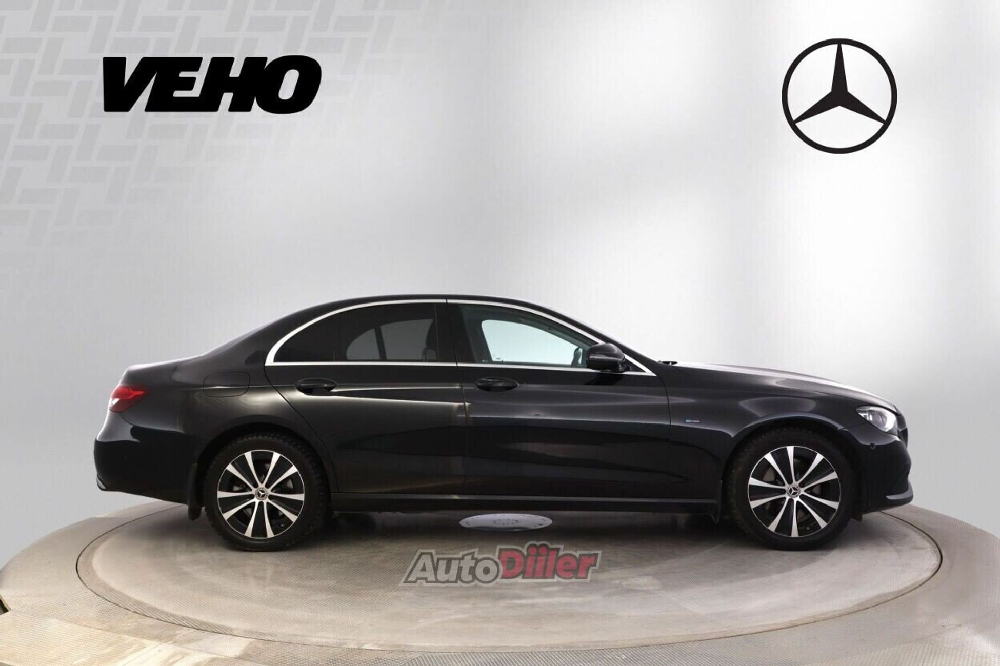 Mercedes-Benz E 300 2021, kuva 2/10
