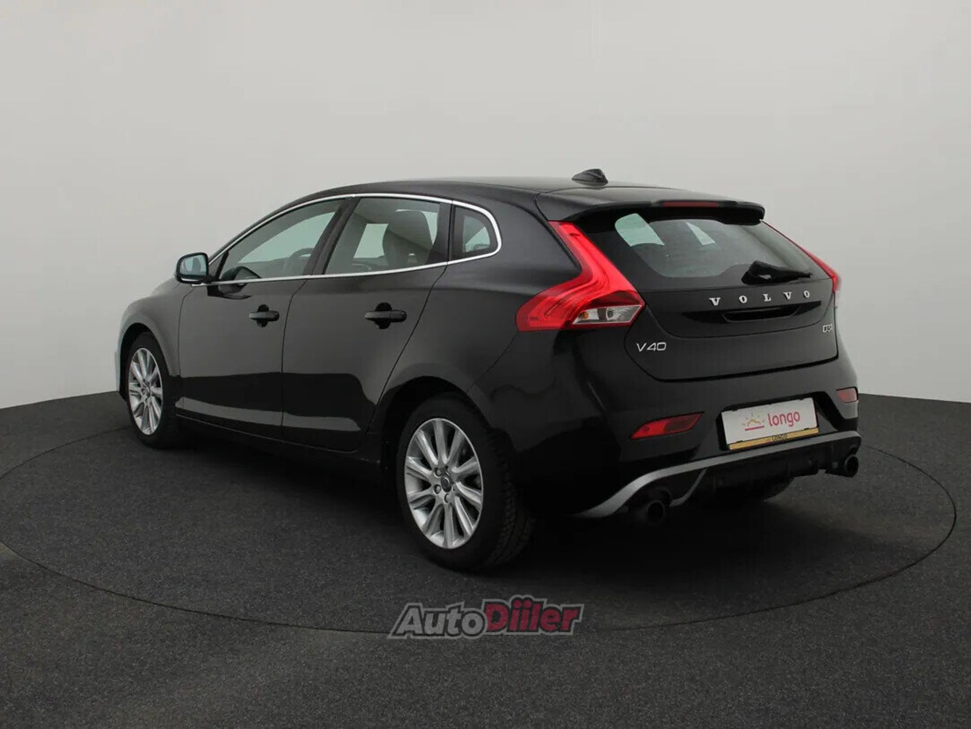 Volvo V40 R-Design 2.0 110kW 2017, photo 7/10