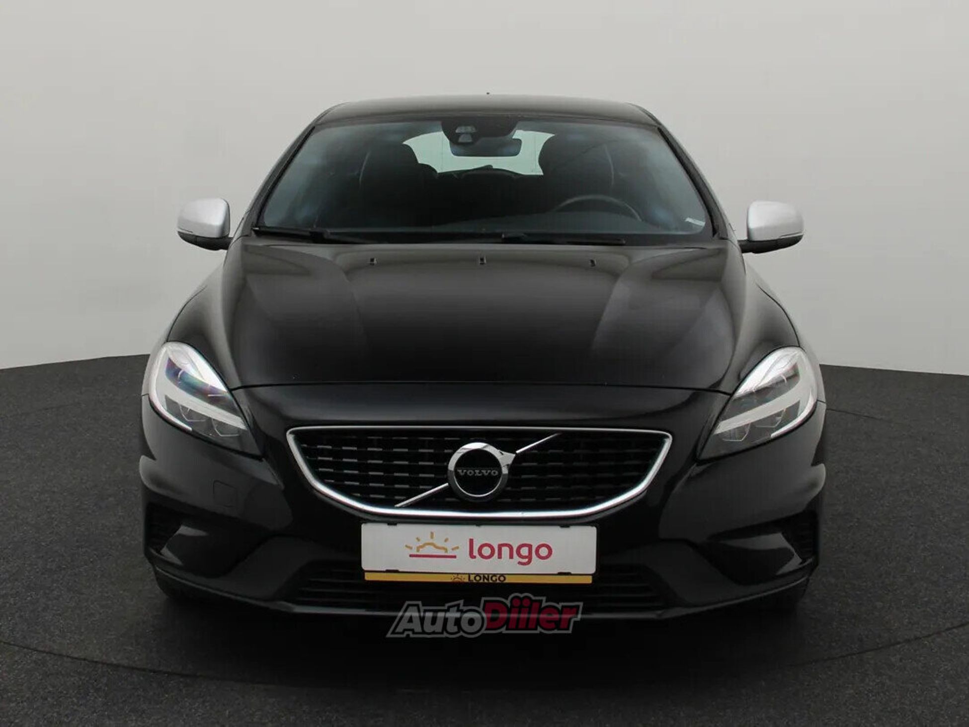 Volvo V40 R-Design 2.0 110kW 2017, photo 3/10