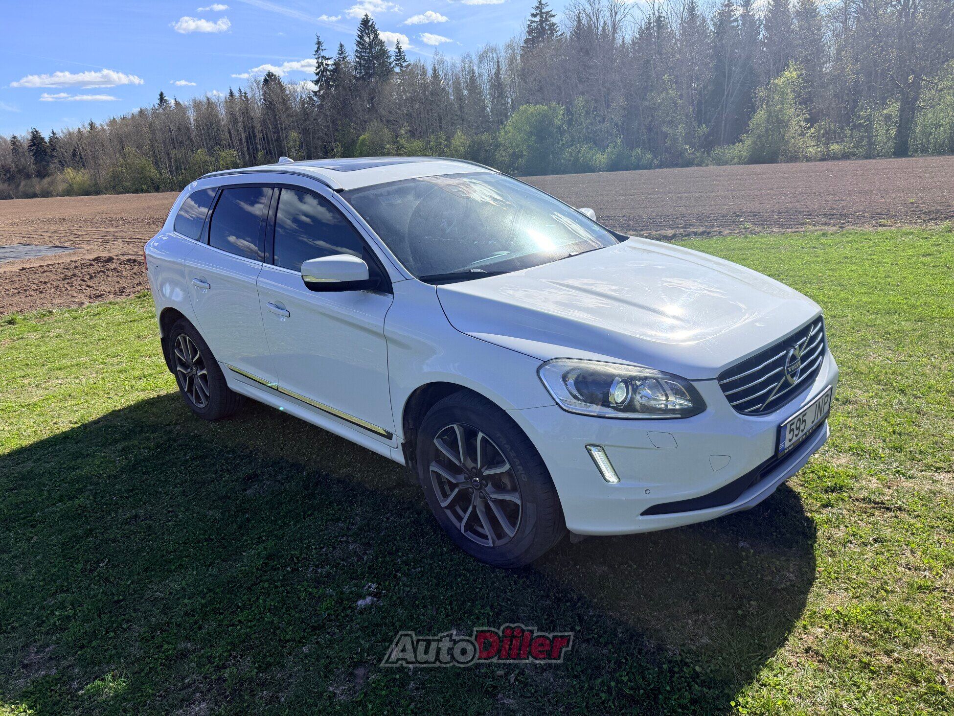 Volvo XC60 2.4 162kW 2015, photo 2/8