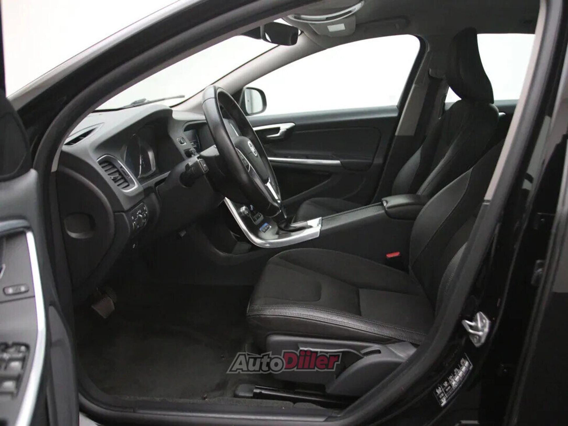 Volvo V60 Momentum 2.4 212kW 2015, photo 4/10