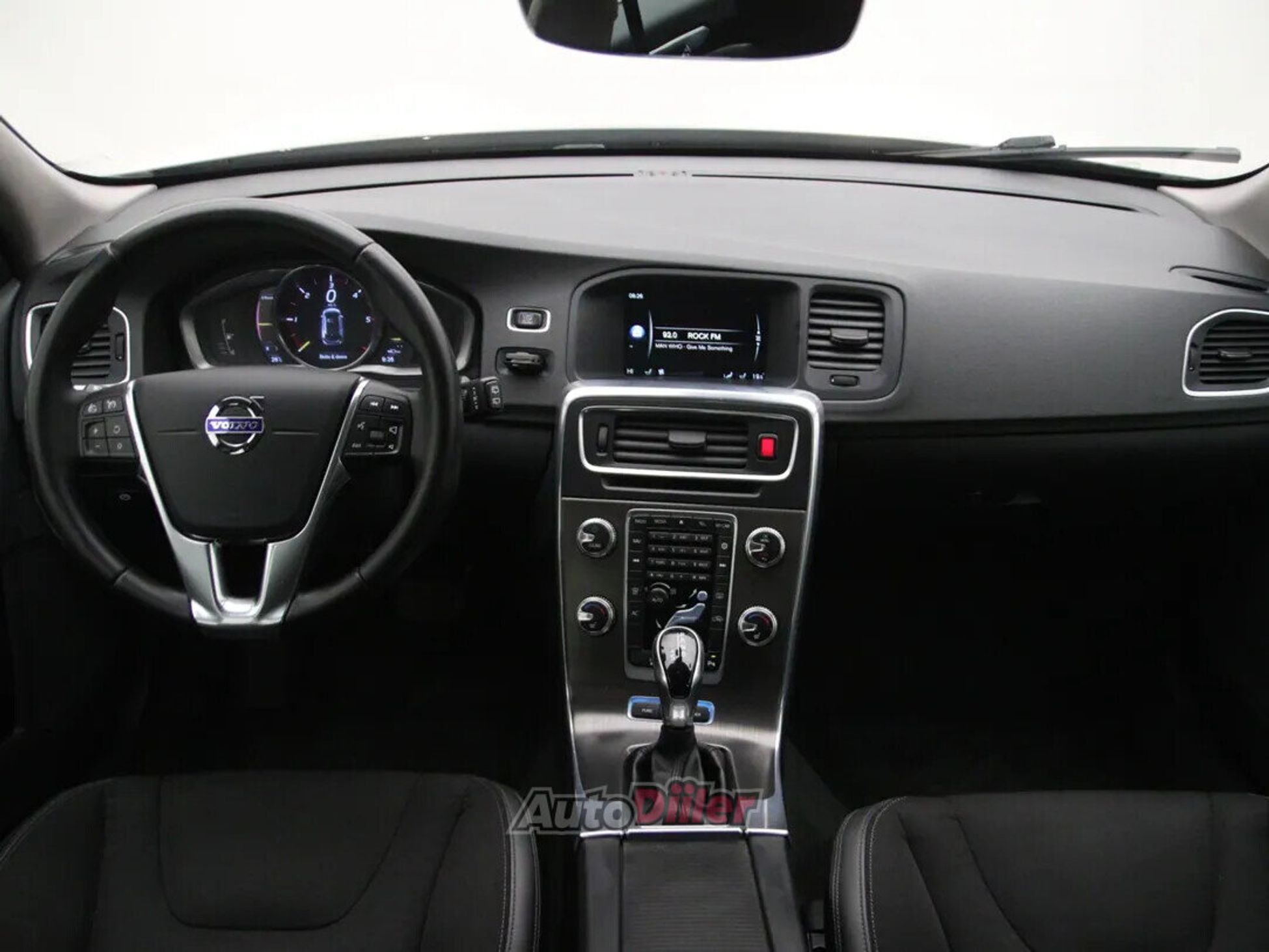 Volvo V60 Momentum 2.4 212kW 2015, photo 2/10