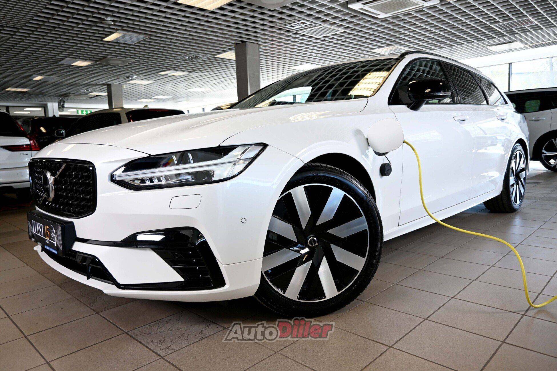 Volvo V90 2025, photo 4/10