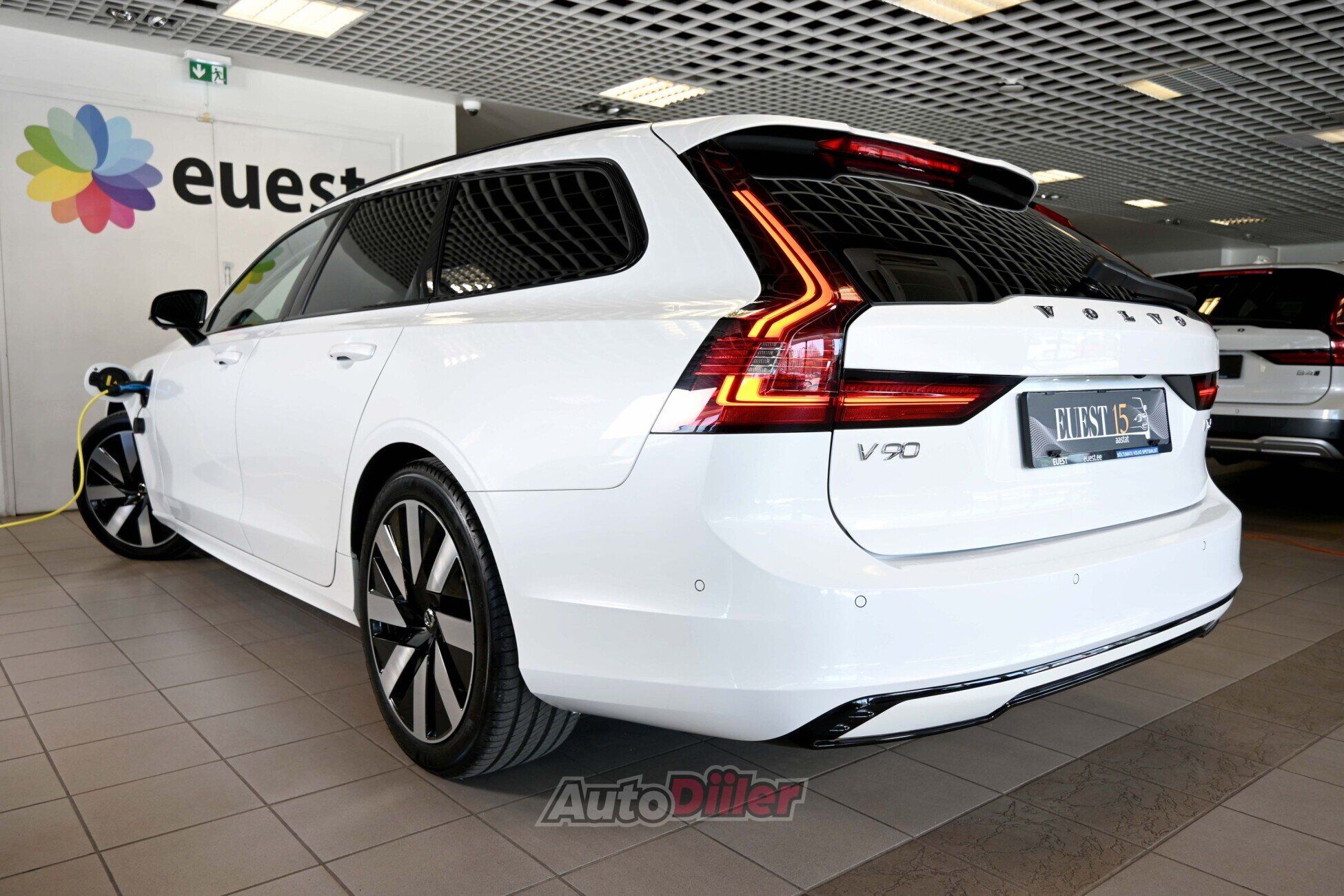 Volvo V90 2025, photo 3/10