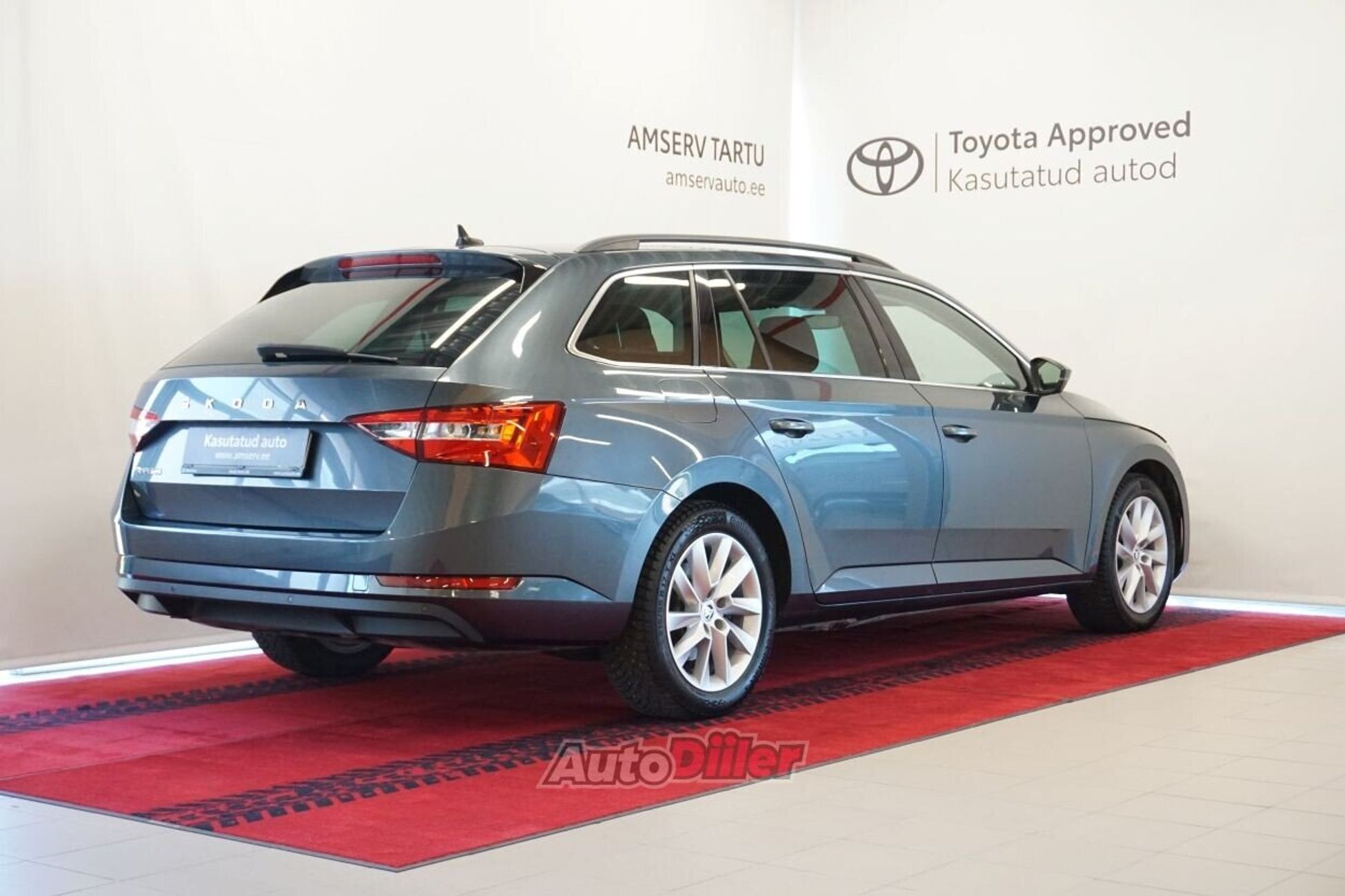 Skoda Superb 2021, photo 2/10
