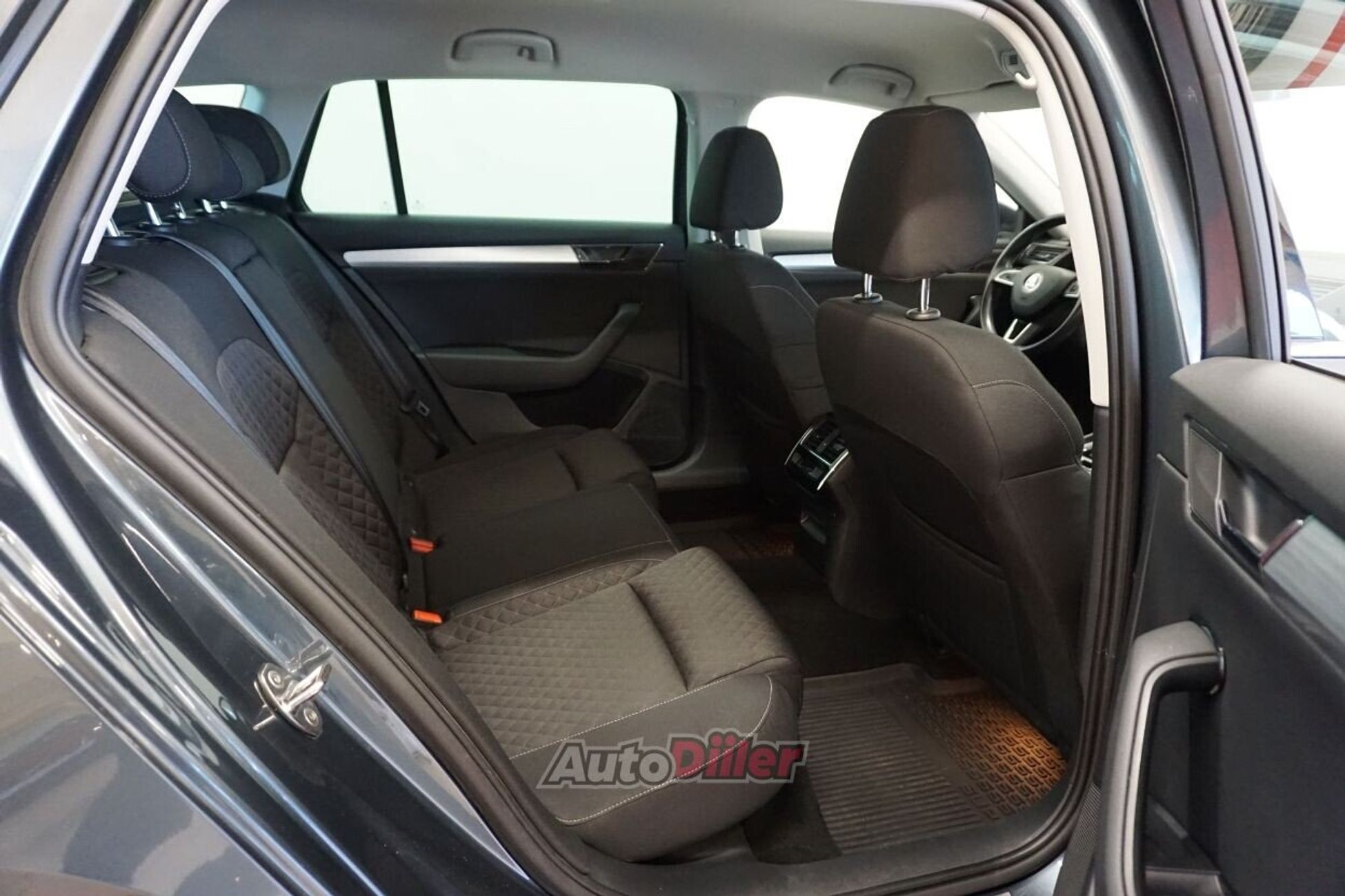 Skoda Superb 2021, photo 7/10