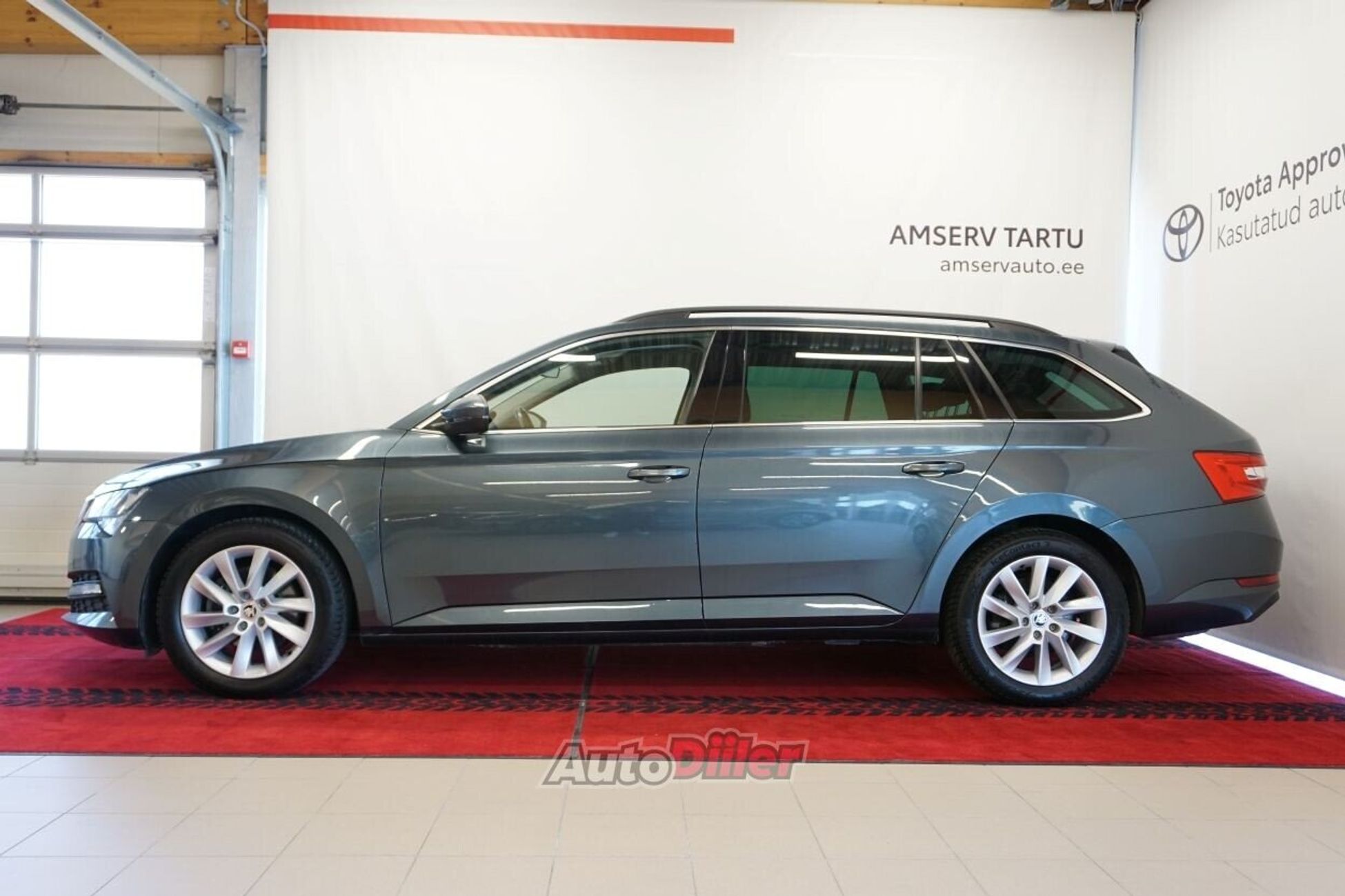 Skoda Superb 2021, photo 3/10