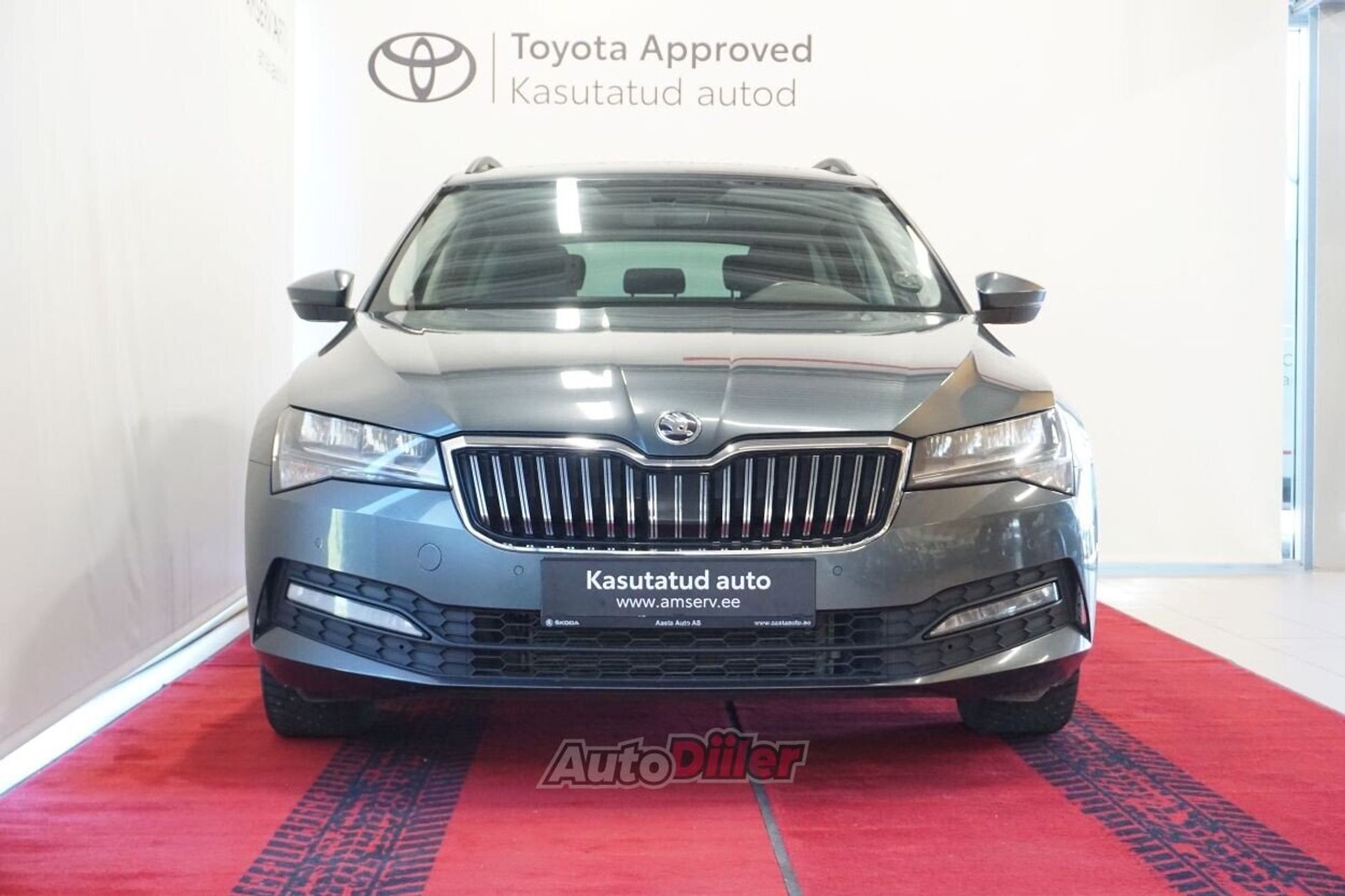 Skoda Superb 2021, photo 5/10