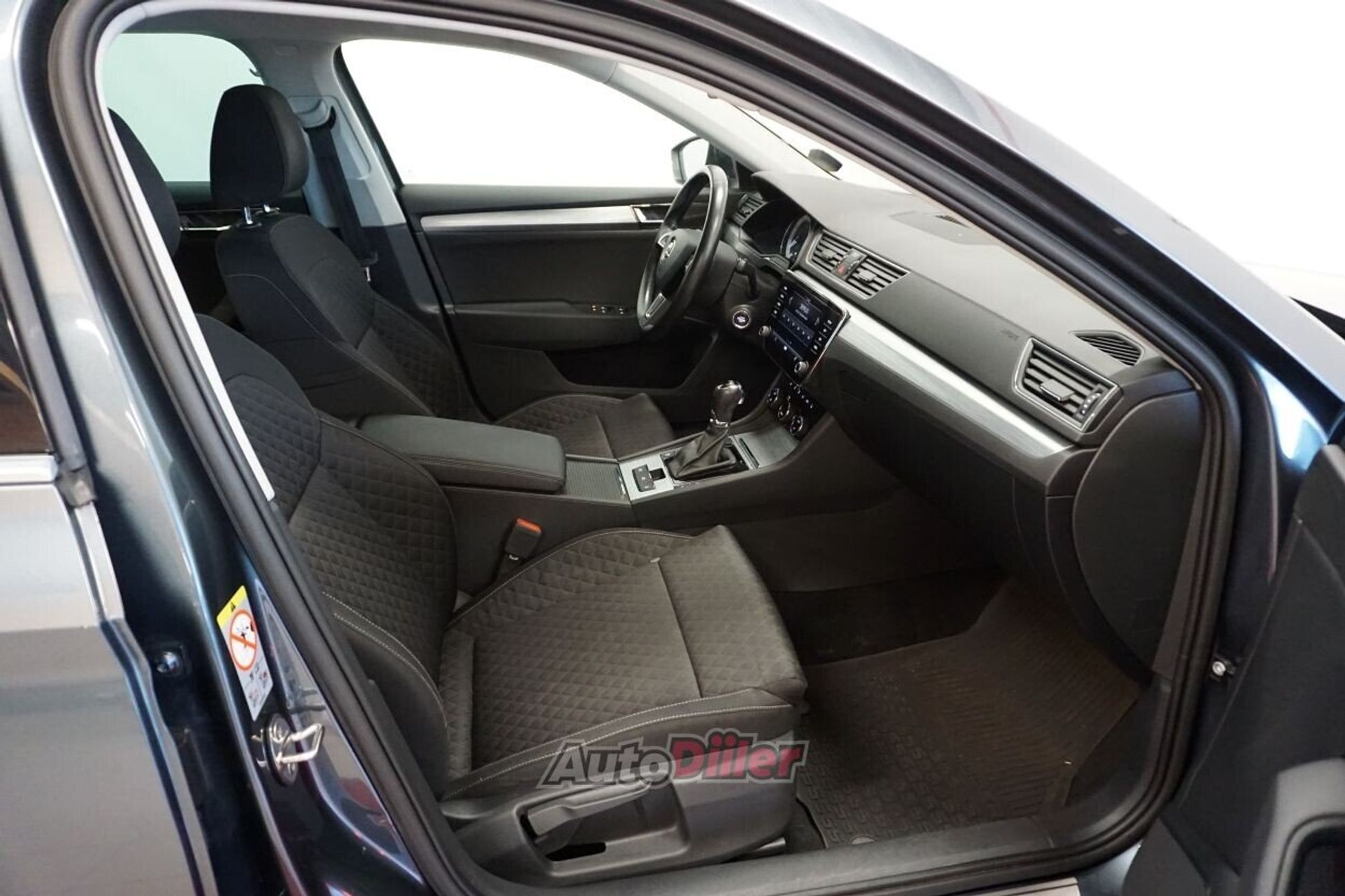Skoda Superb 2021, photo 6/10