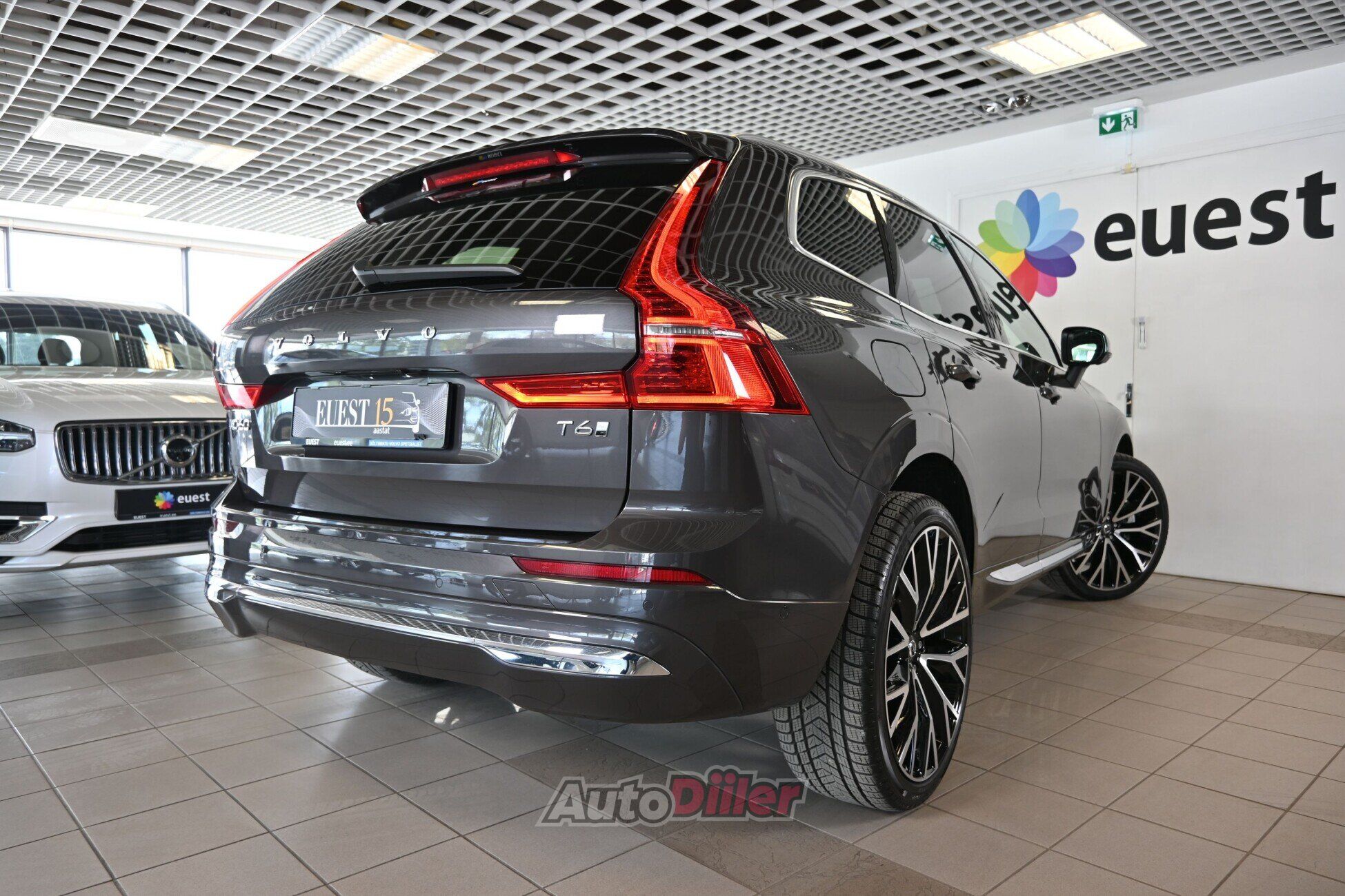 Volvo XC60 2025, photo 2/10