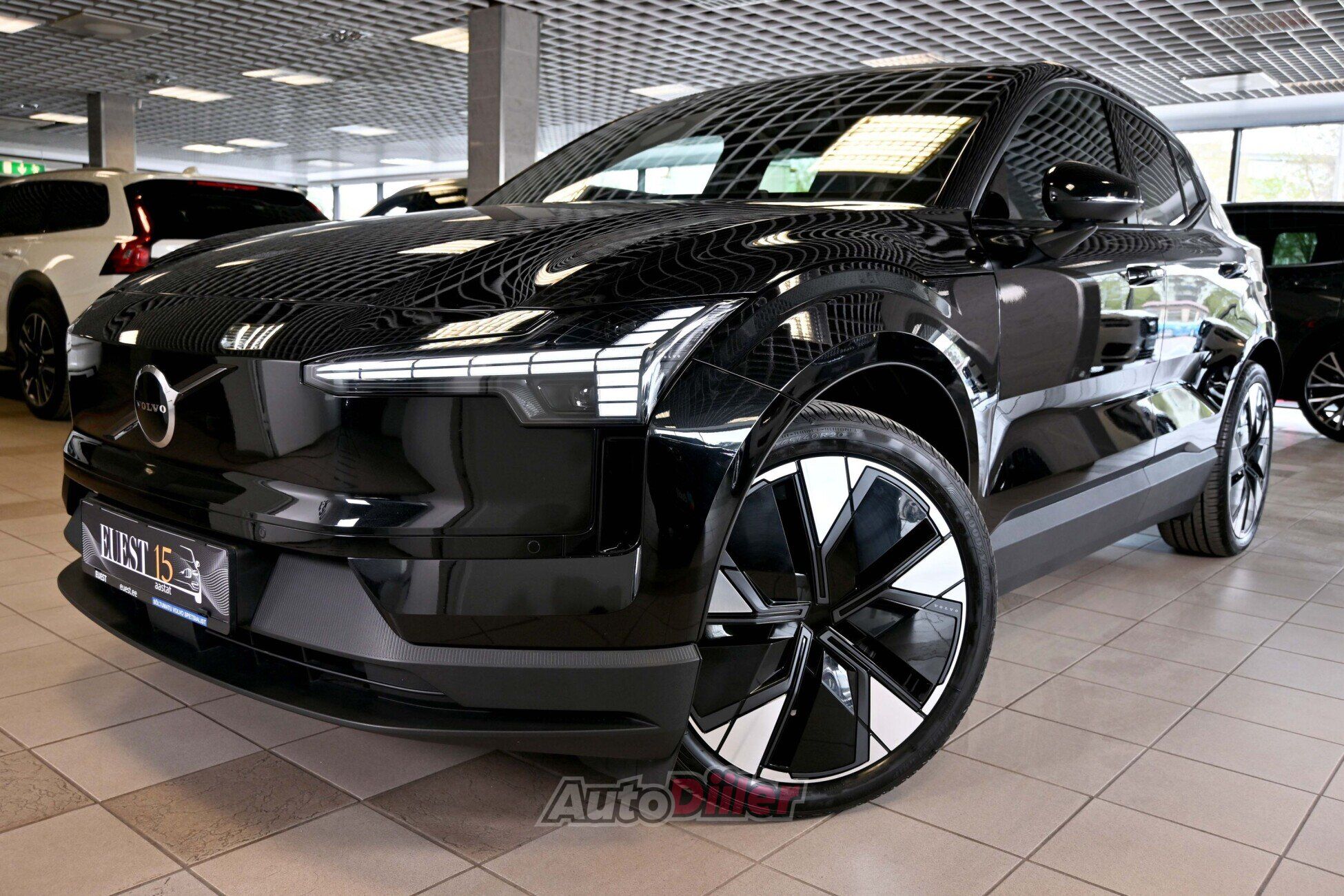 Volvo EX30 2025, photo 4/10