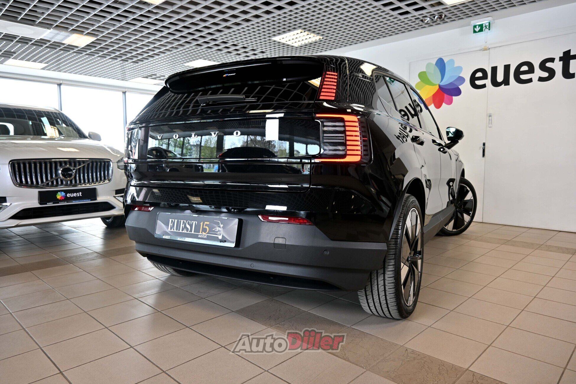 Volvo EX30 2025, photo 2/10