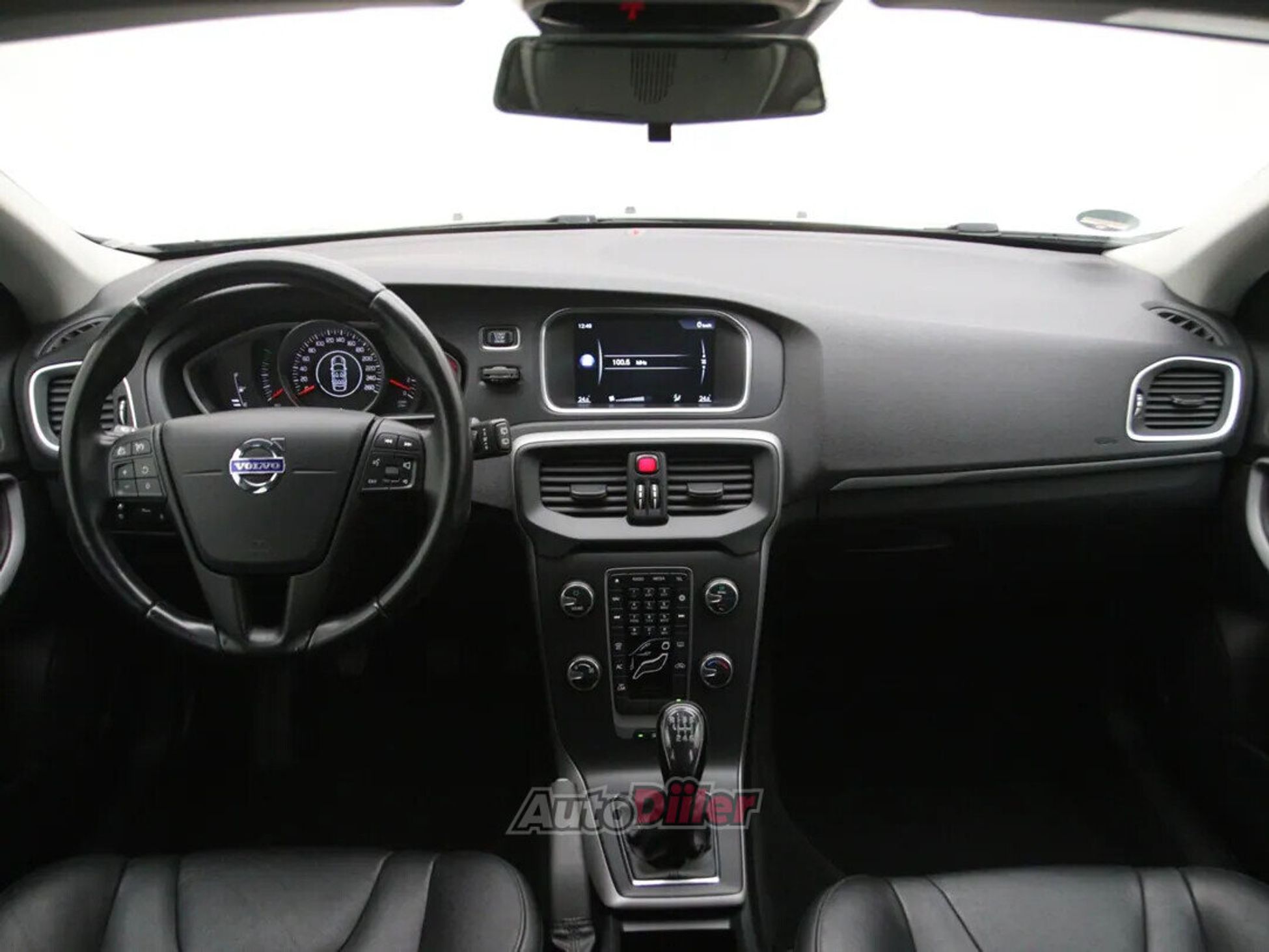 Volvo V40 Summum 1.6 84kW 2015, kuva 2/10